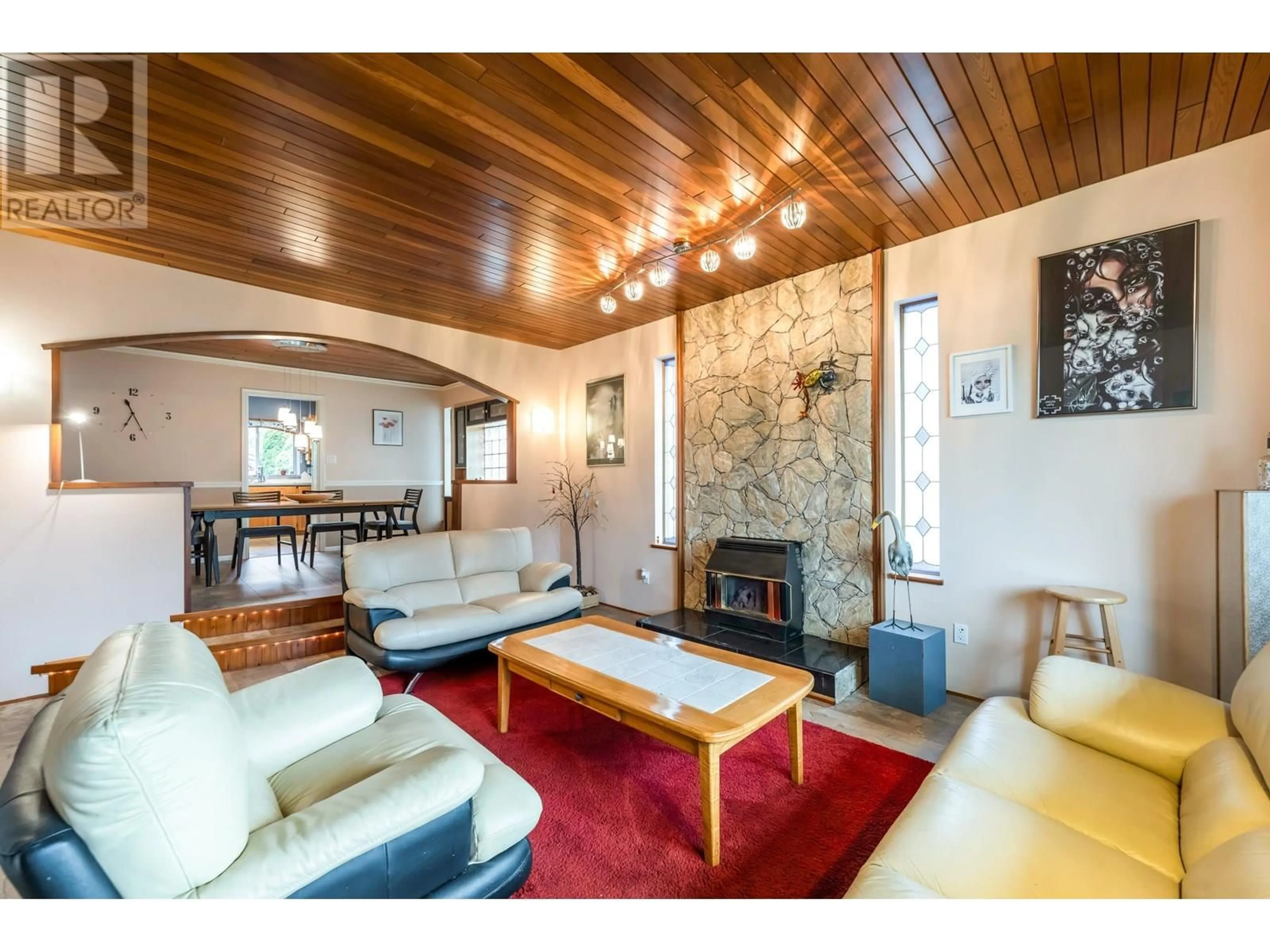 Living room with furniture, wood/laminate floor for 12176 CHERRYWOOD DRIVE, Maple Ridge British Columbia V2X0B4