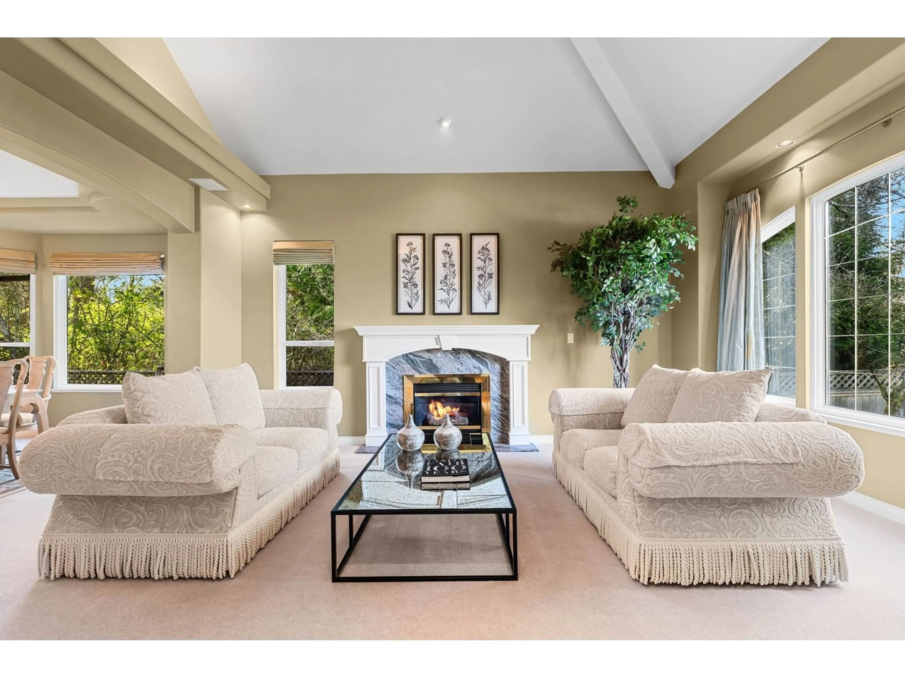 Living room with furniture, unknown for 13930 22A, Surrey British Columbia V4A9V4