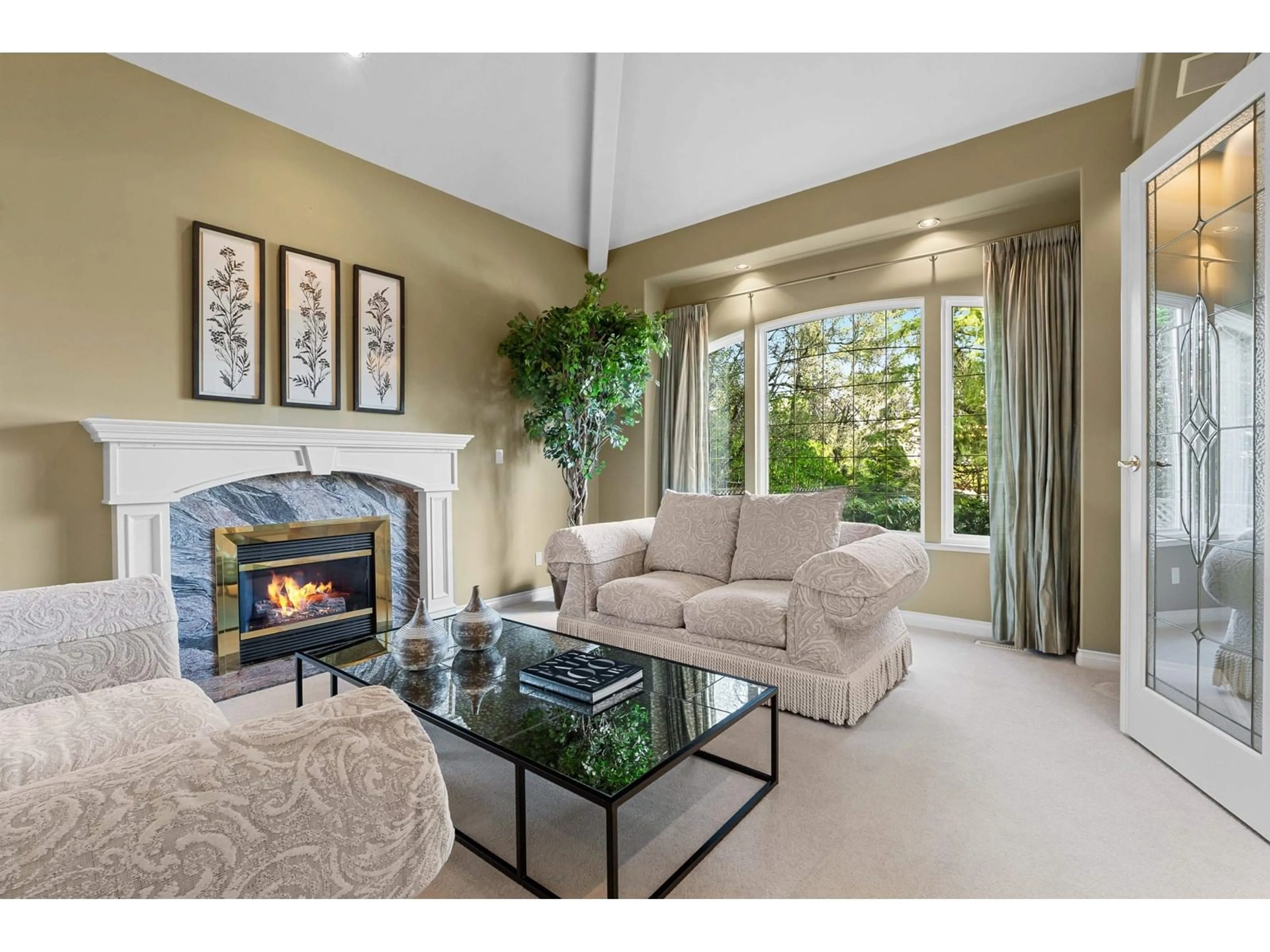 Living room with furniture, unknown for 13930 22A, Surrey British Columbia V4A9V4
