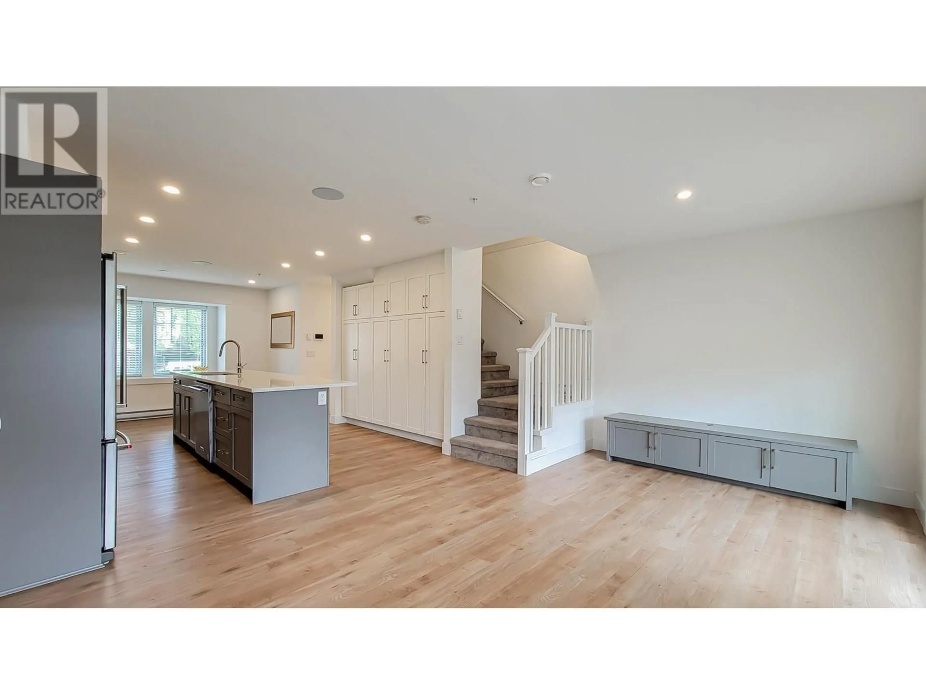 Unknown for 2 - 2338 KELLY AVENUE, Port Coquitlam British Columbia V3C1Y2