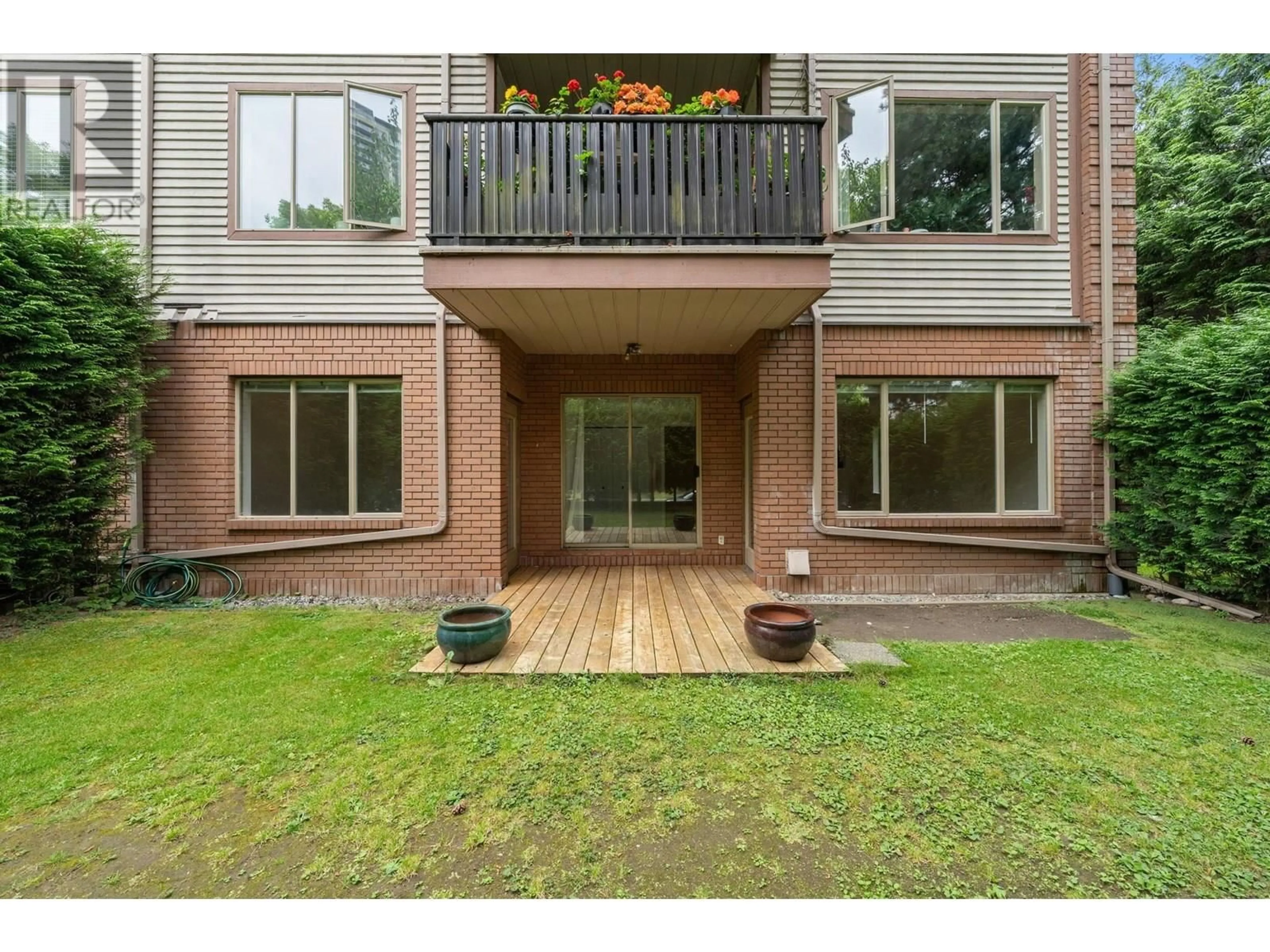 Patio, unknown for 105 - 6688 BURLINGTON AVENUE, Burnaby British Columbia V5H3M9