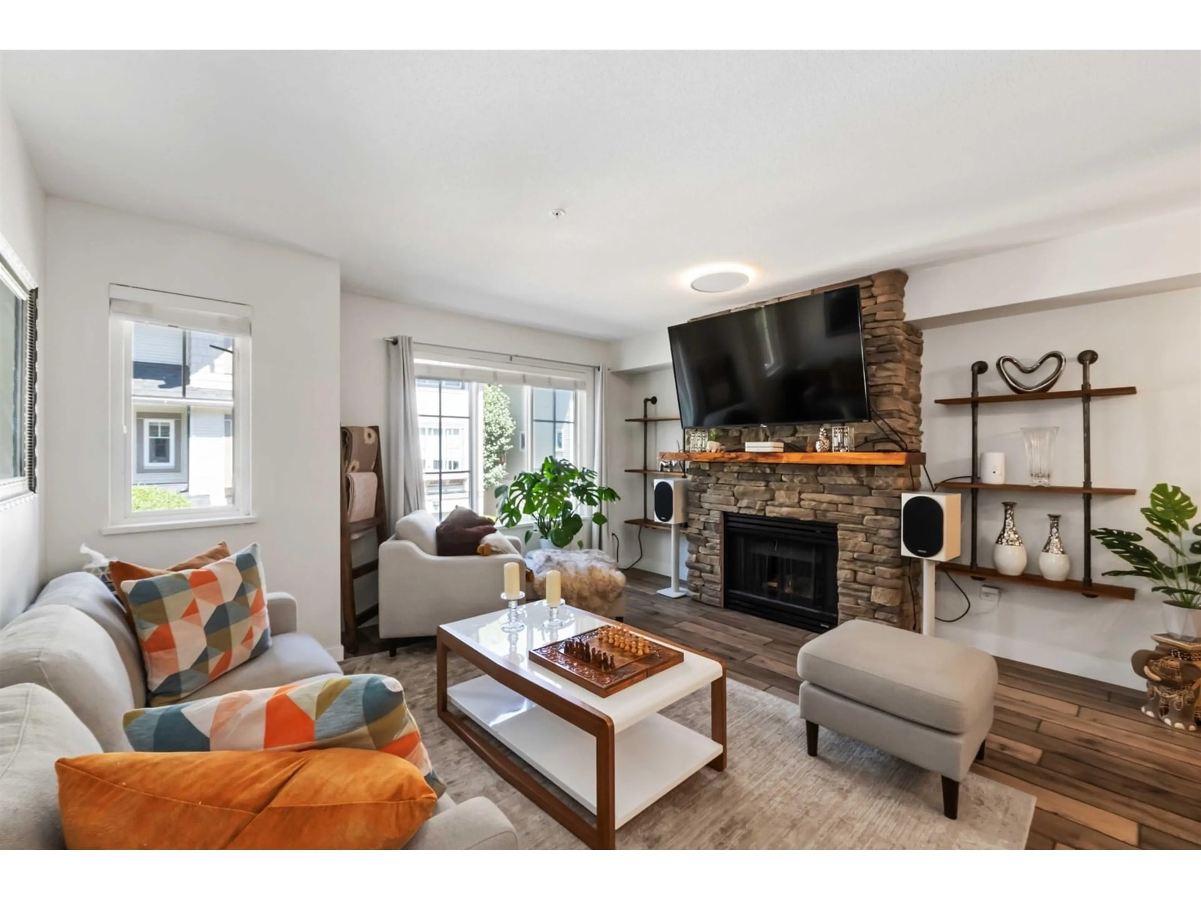 Living room with furniture, unknown for 39 - 20540 66, Langley British Columbia V2Y2Y7