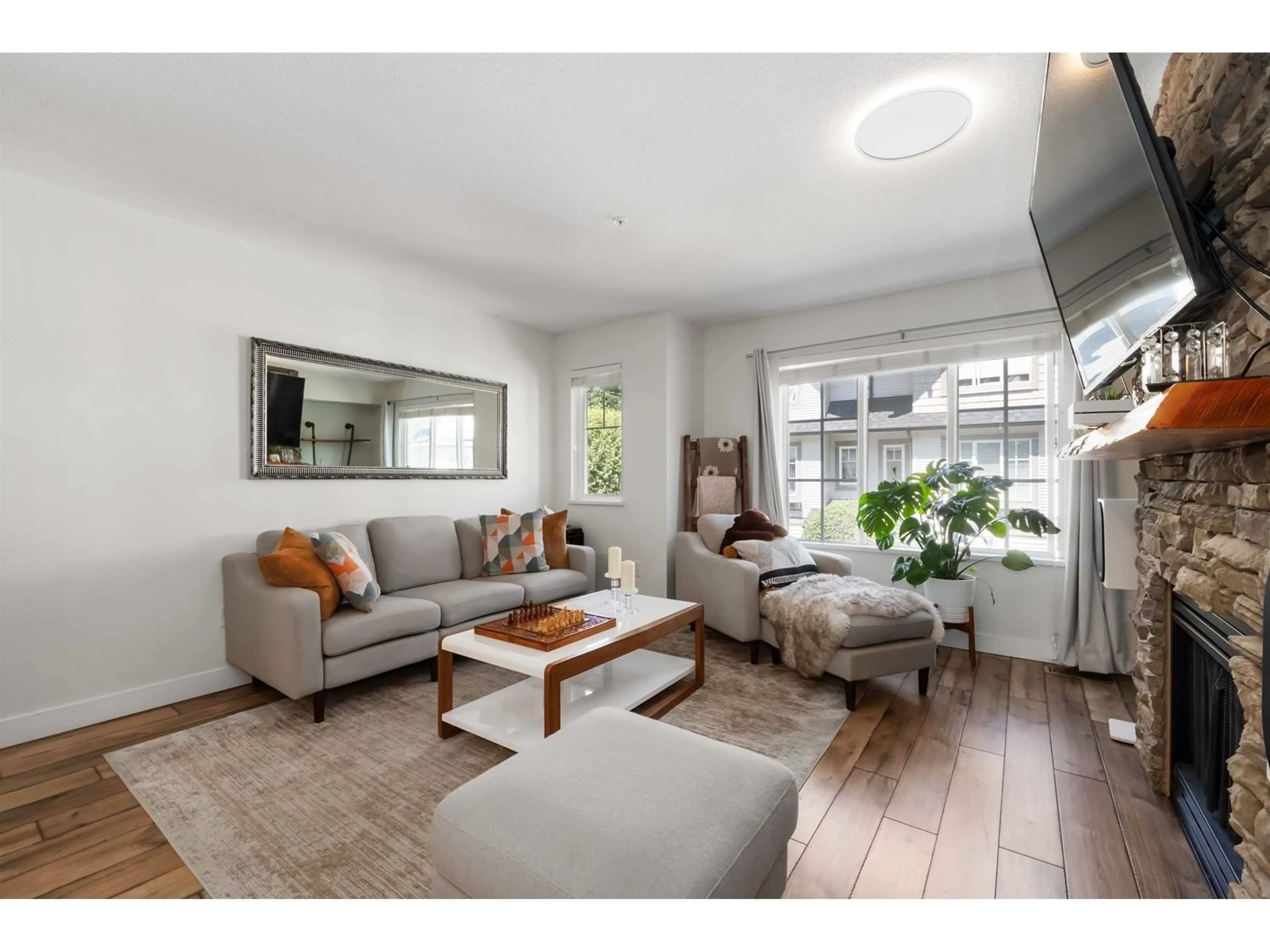 Living room with furniture, unknown for 39 - 20540 66, Langley British Columbia V2Y2Y7