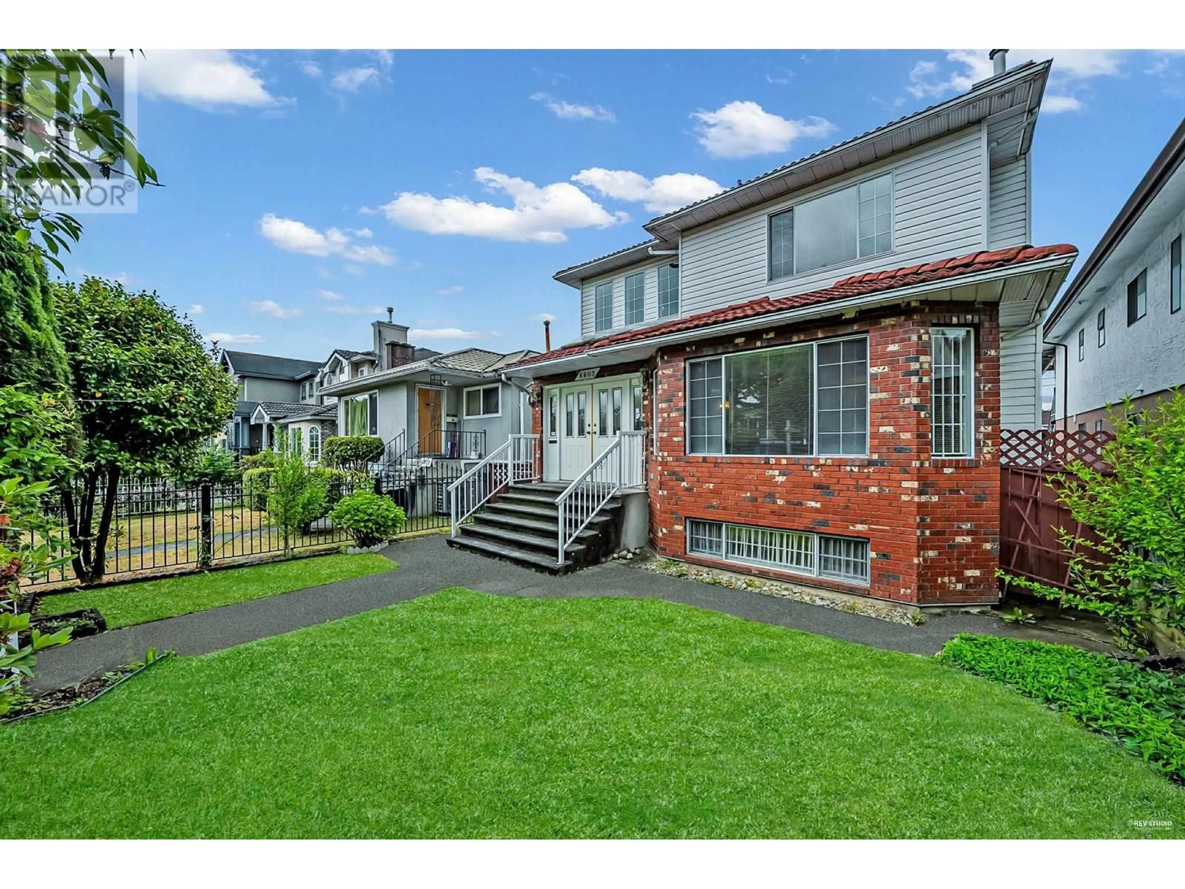 A pic from outside/outdoor area/front of a property/back of a property/a pic from drone, street for 6603 LANARK STREET, Vancouver British Columbia V5P2Z2