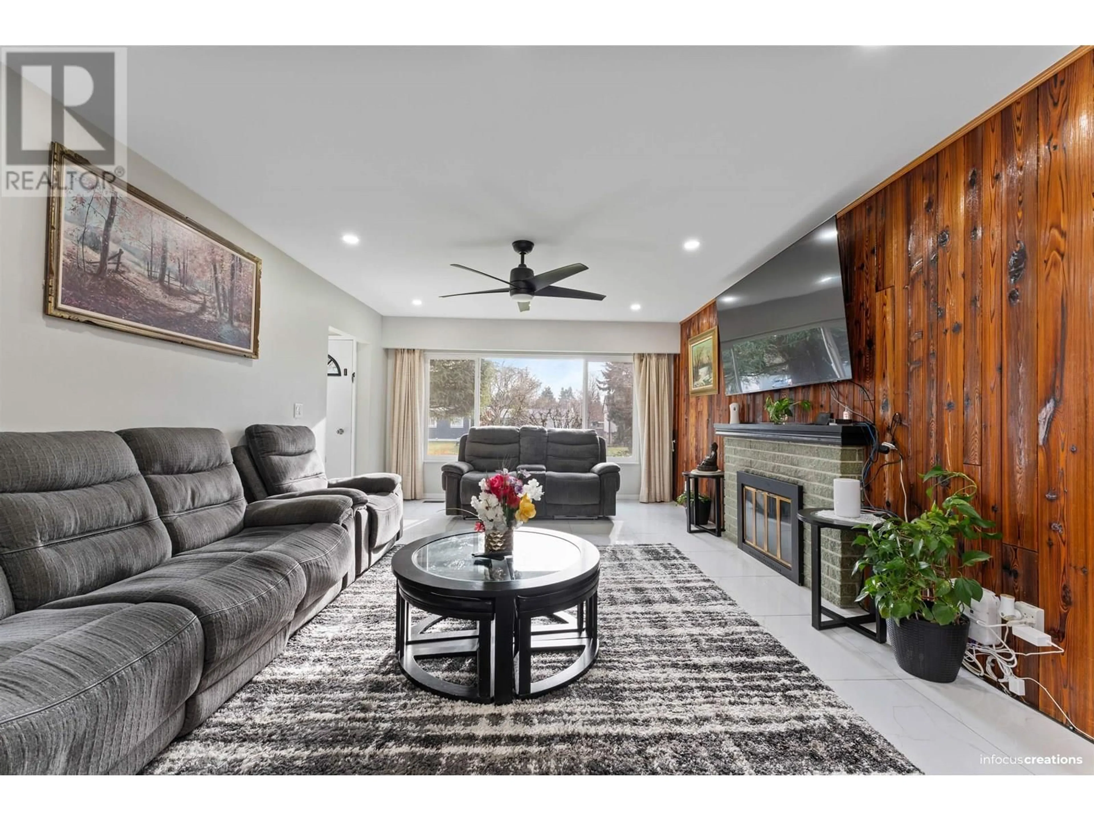 Living room with furniture, unknown for 21957 ACADIA STREET, Maple Ridge British Columbia V2X3B7