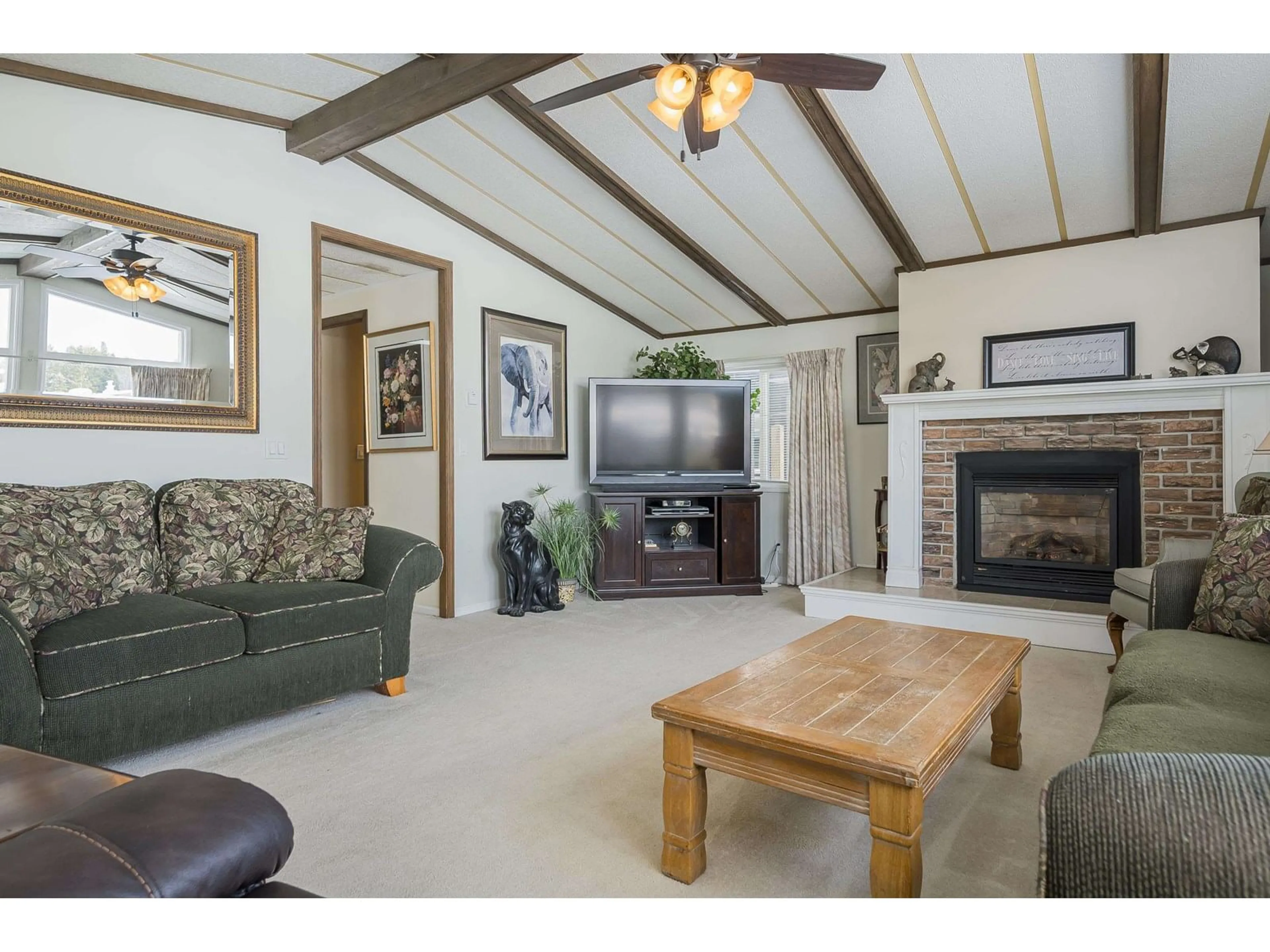 Living room with furniture, wood/laminate floor for 141 - 27111 0, Langley British Columbia V4W2T3