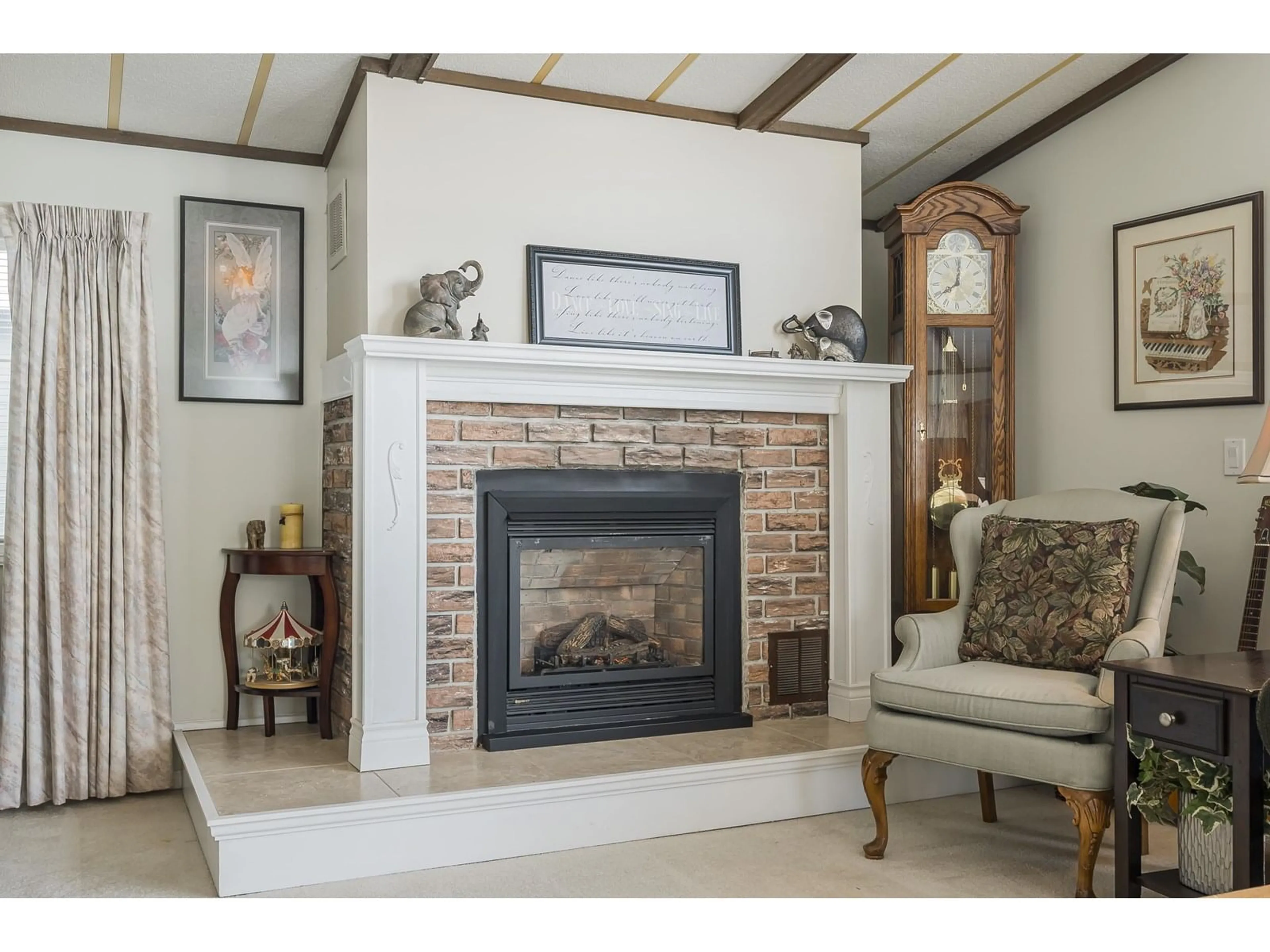 Living room with furniture, unknown for 141 - 27111 0, Langley British Columbia V4W2T3
