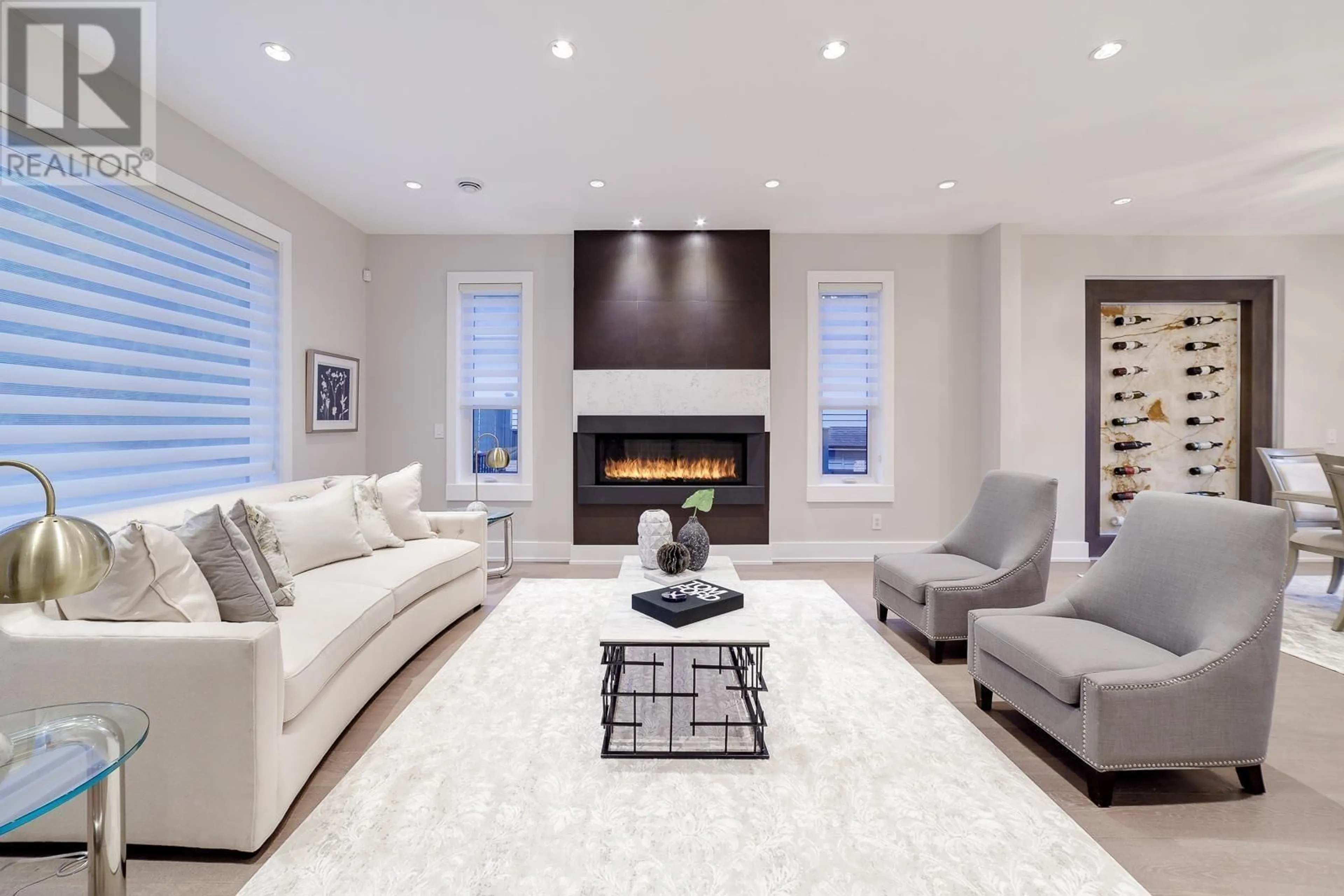 Living room with furniture, unknown for 517 GRANADA CRESCENT, North Vancouver British Columbia V7N3A7