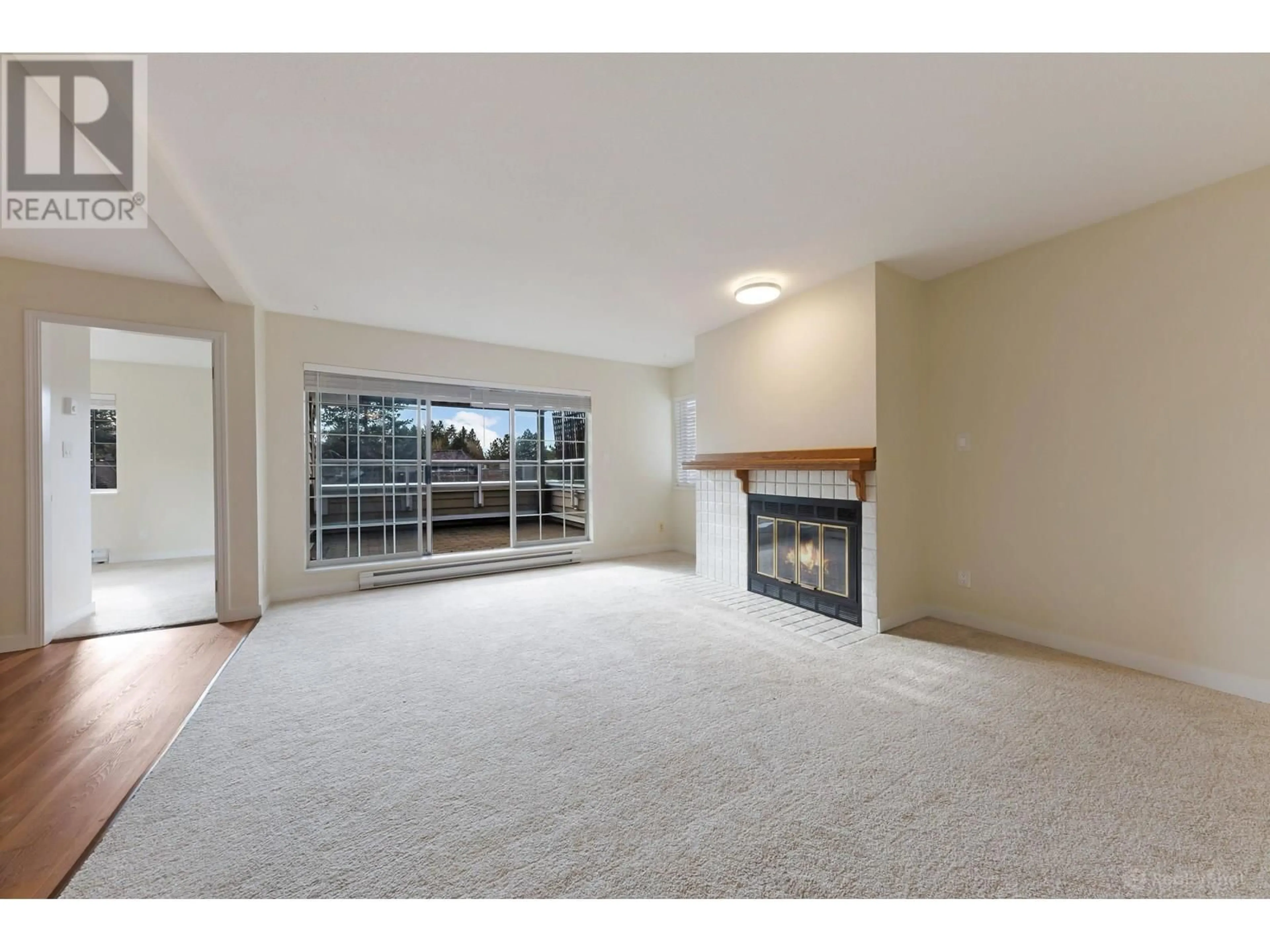 Unknown for 301 - 3421 CURLE AVENUE, Burnaby British Columbia V5G4P4
