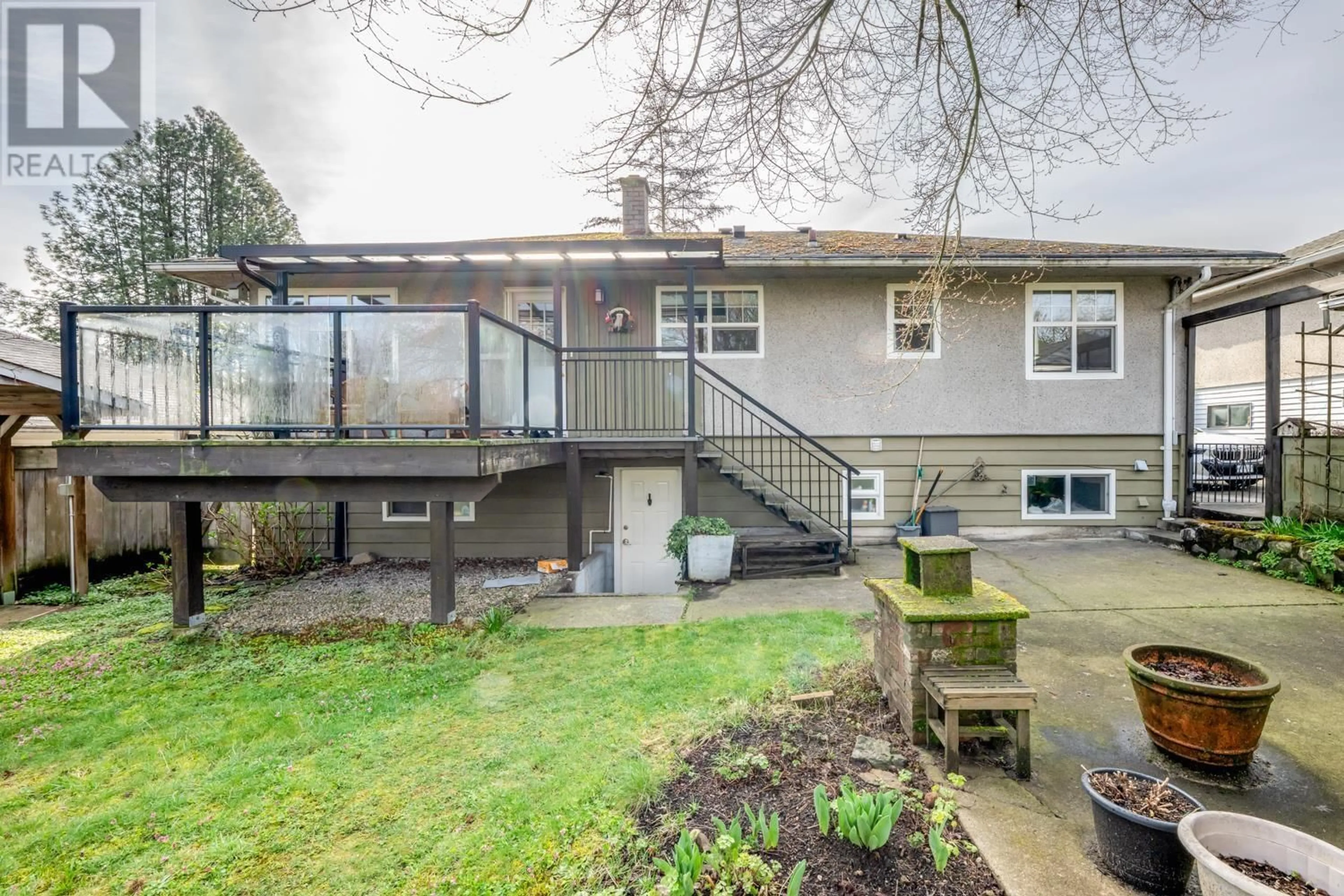 Patio, unknown for 9263 10TH AVENUE, Burnaby British Columbia V3N2T3