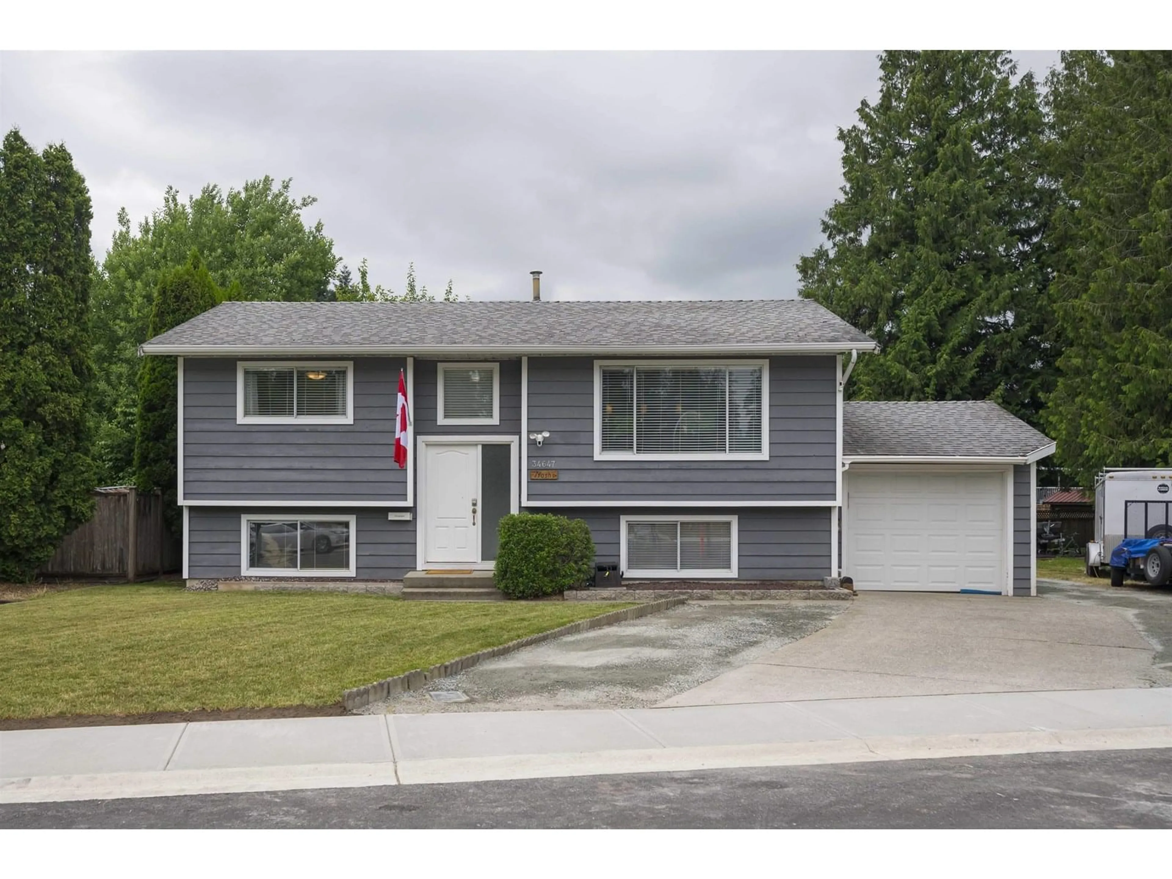 Home with vinyl exterior material, street for 34647 YORK, Abbotsford British Columbia V2S2X2