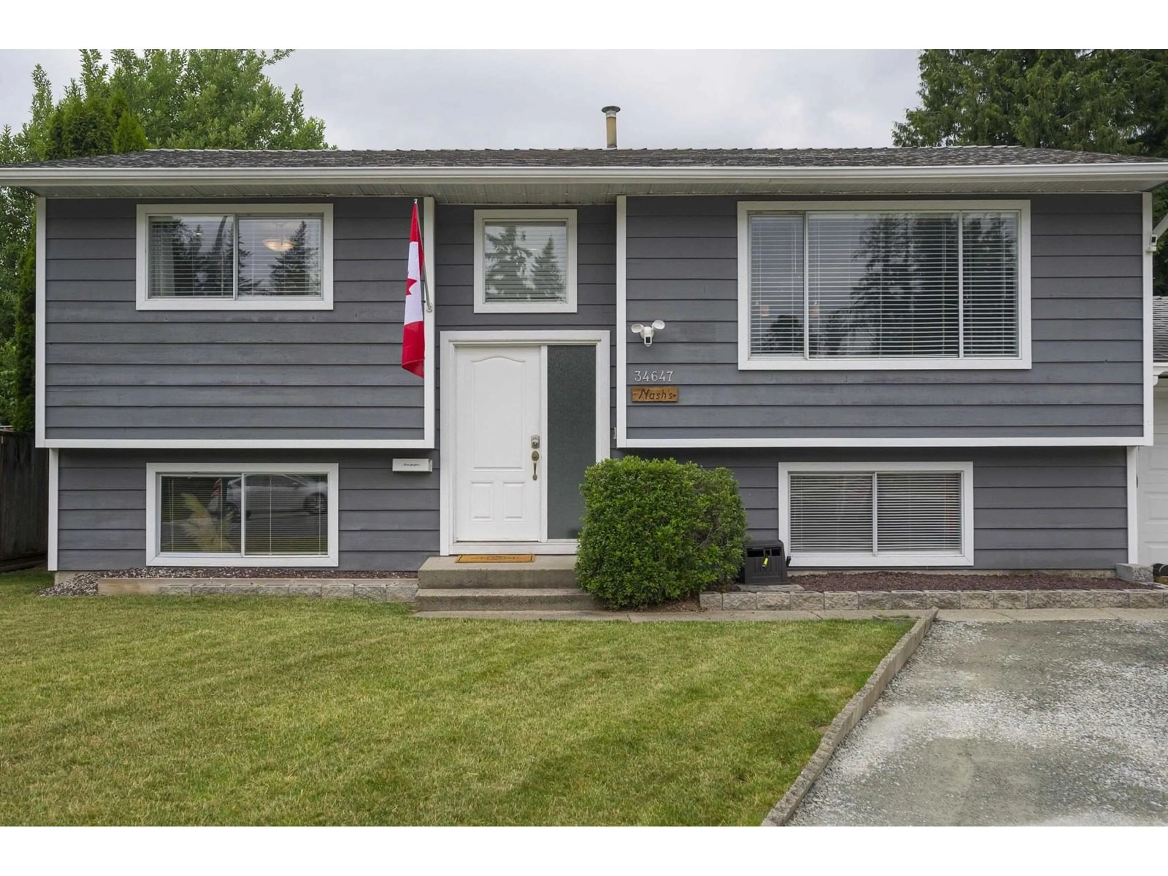 Home with vinyl exterior material, street for 34647 YORK, Abbotsford British Columbia V2S2X2