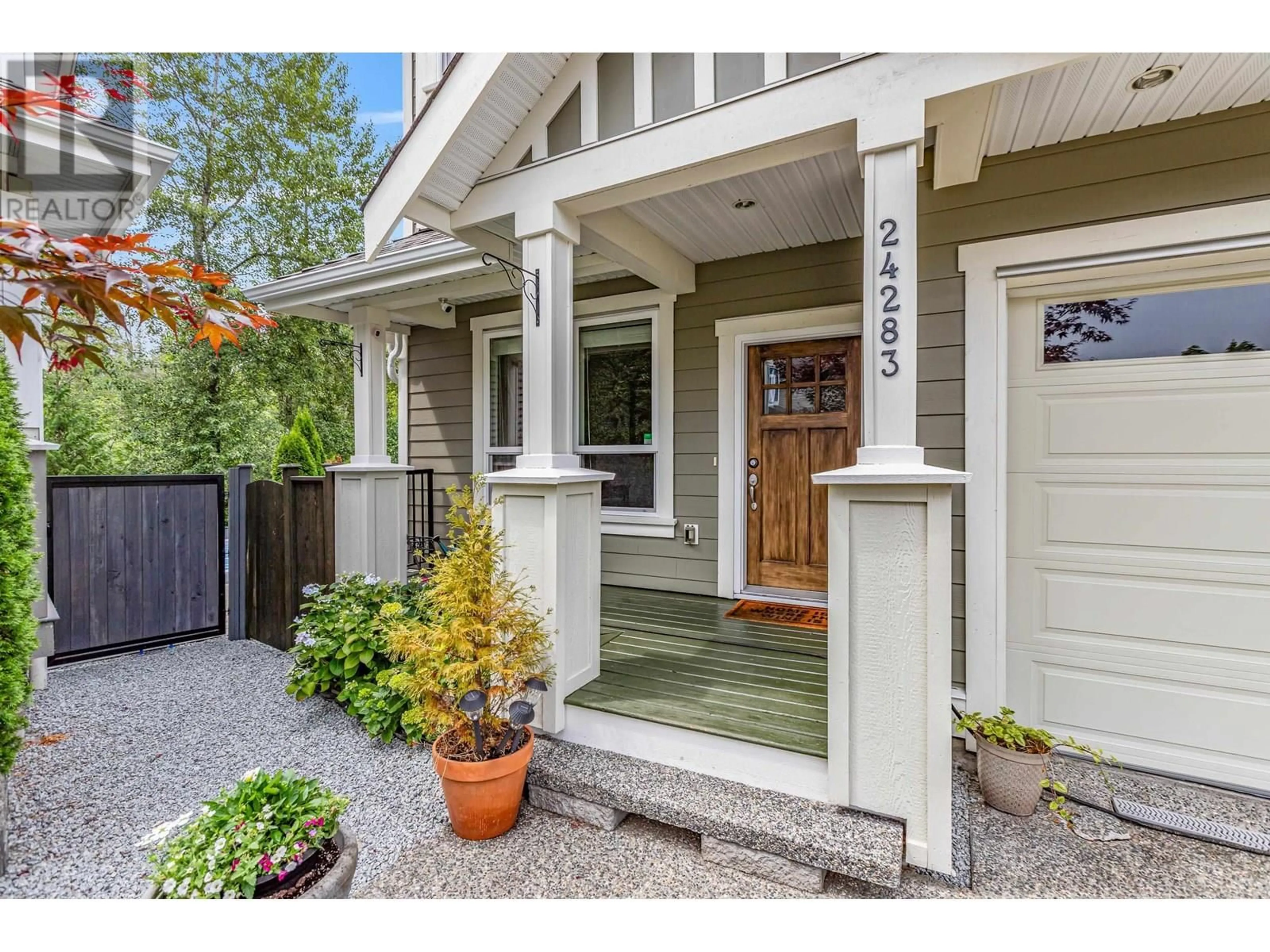 Indoor entryway for 24283 104A AVENUE, Maple Ridge British Columbia V2W0G7
