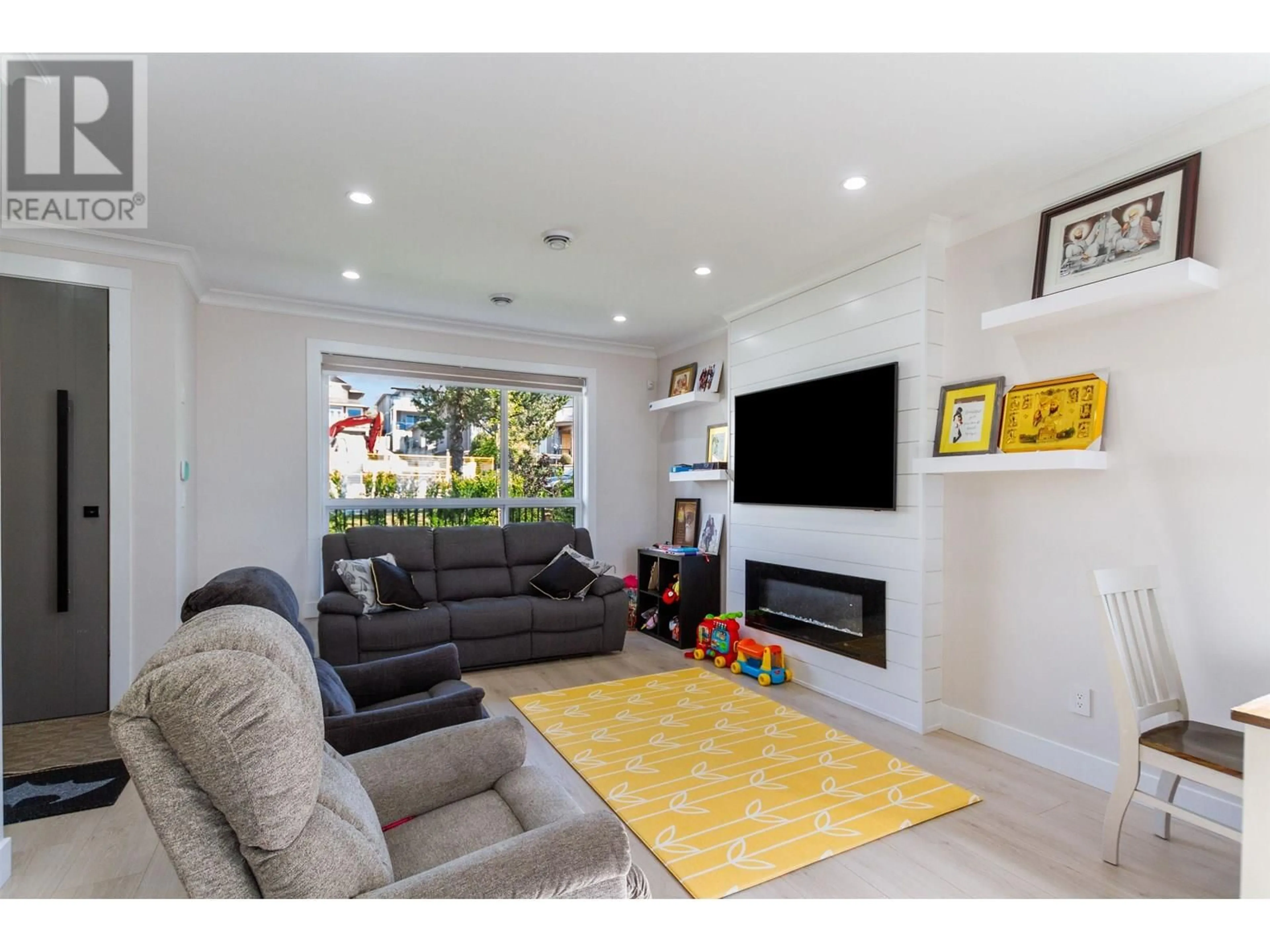 Living room with furniture, unknown for 103 - 954 EDGAR AVENUE, Coquitlam British Columbia V3K2J9