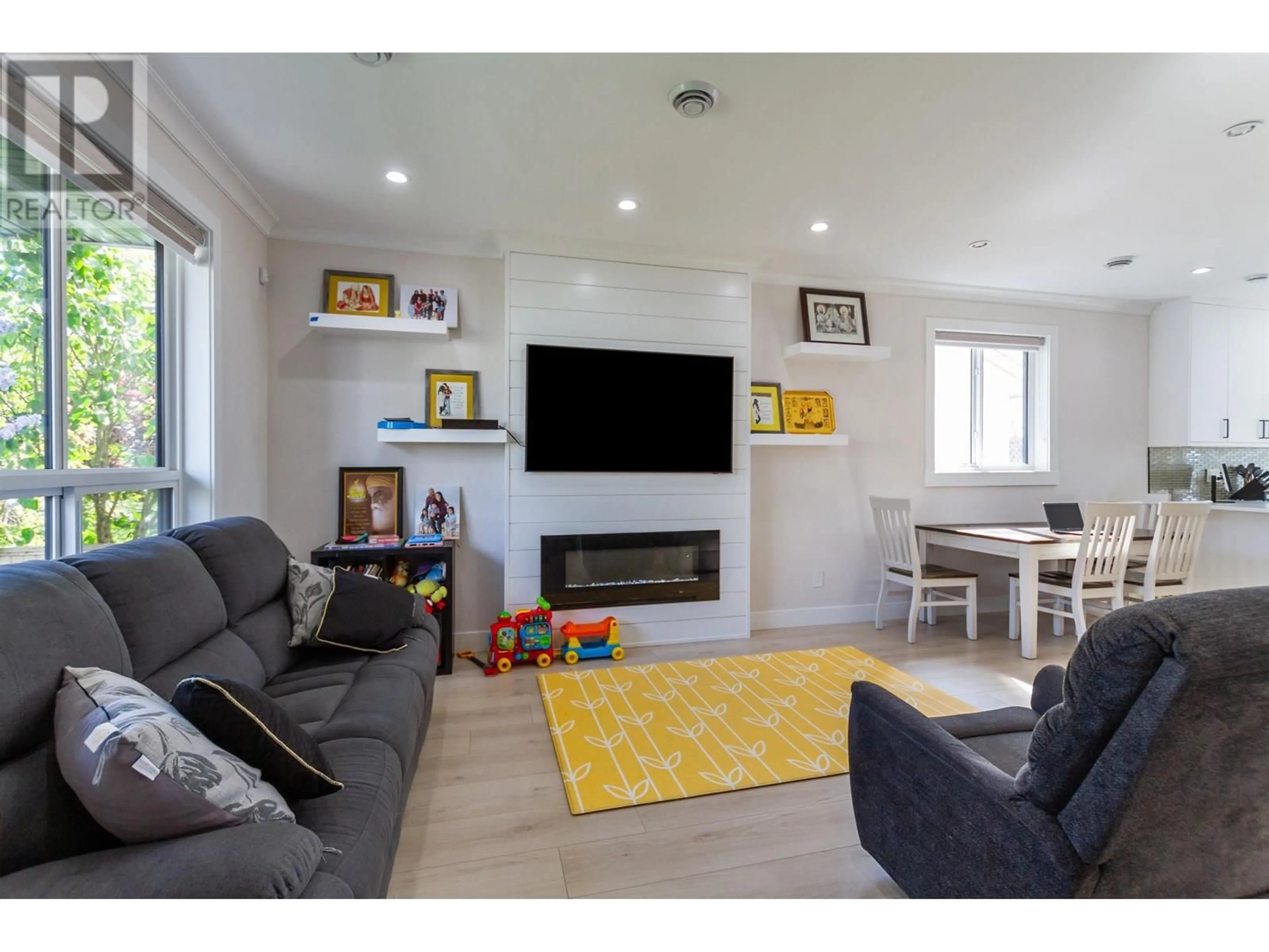 Living room with furniture, wood/laminate floor for 103 - 954 EDGAR AVENUE, Coquitlam British Columbia V3K2J9