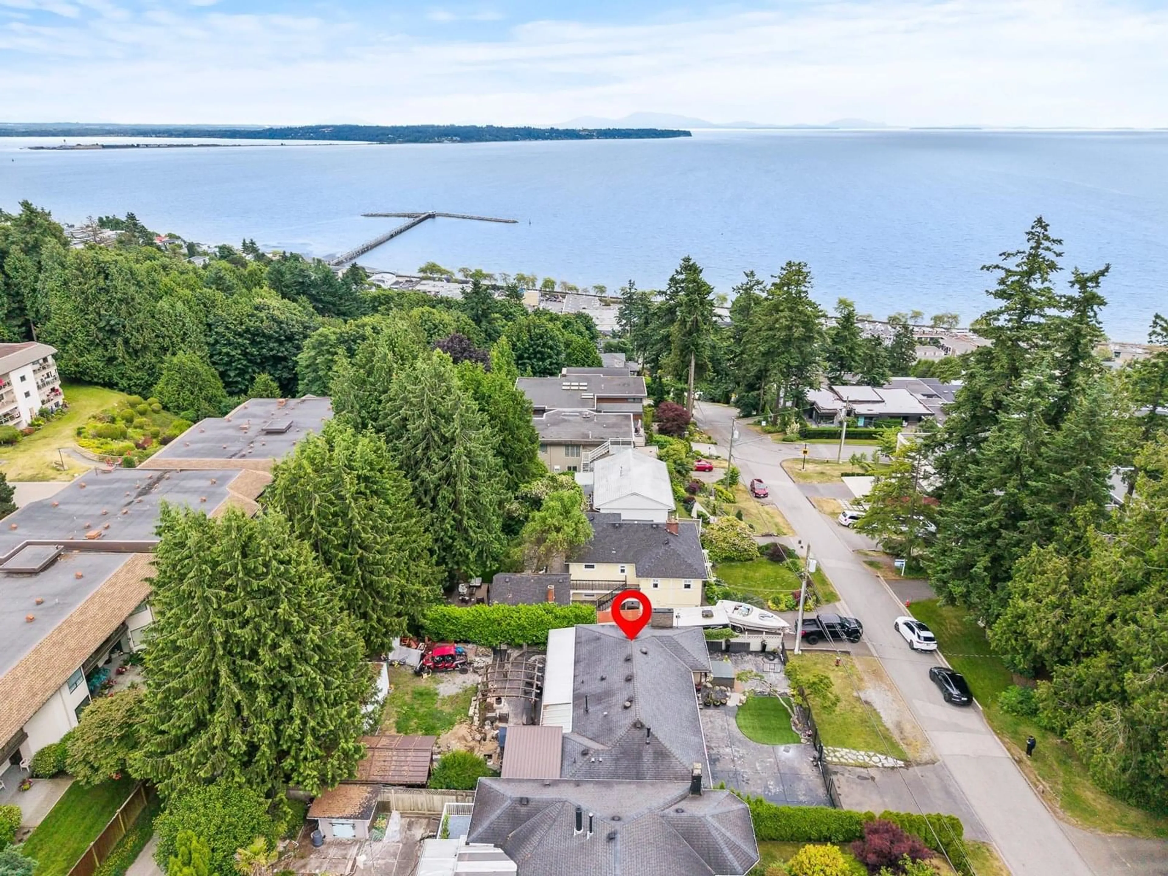 A pic from outside/outdoor area/front of a property/back of a property/a pic from drone, water/lake/river/ocean view for 1360 EVERALL, White Rock British Columbia V4B3S6