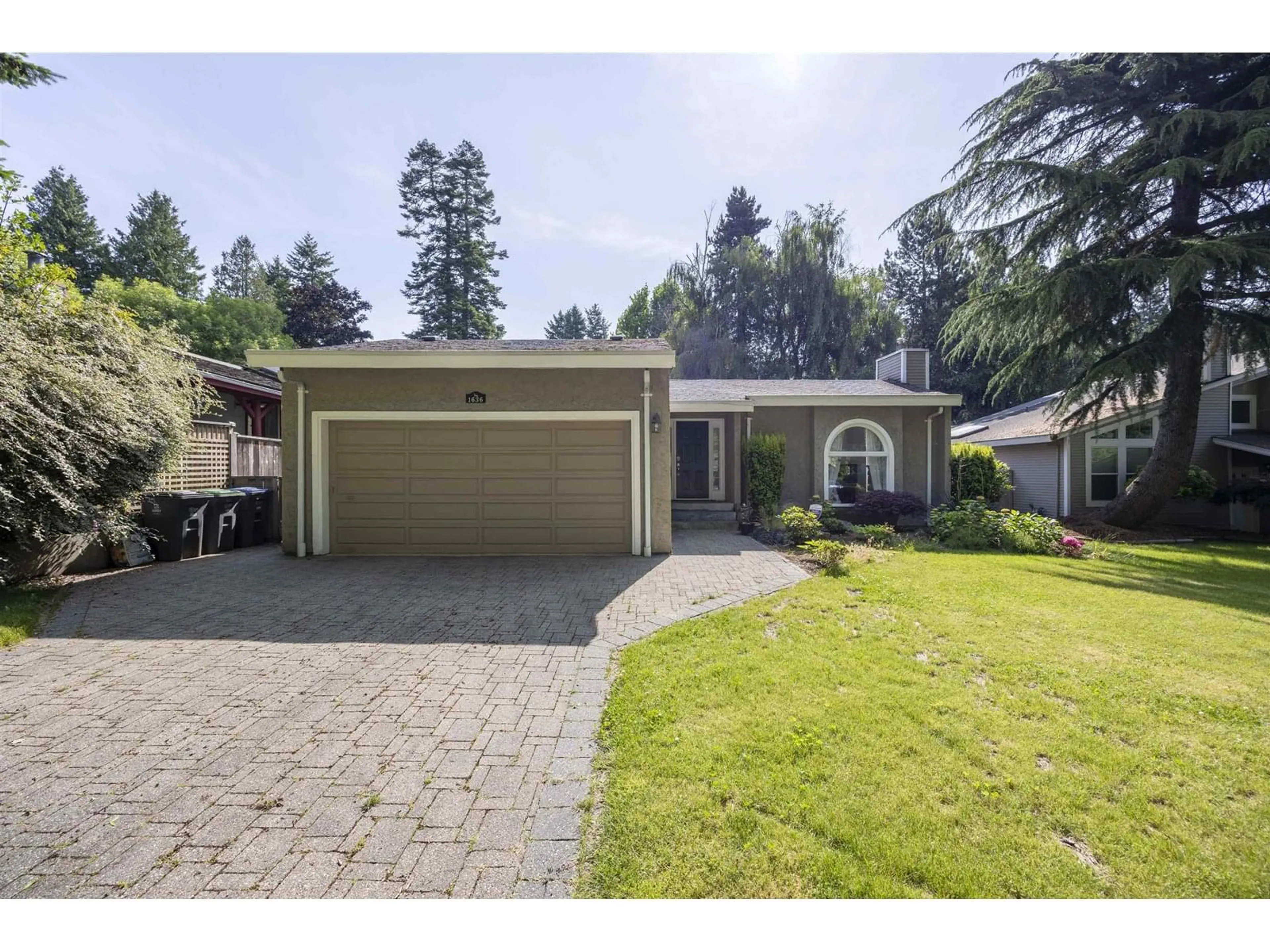 Unknown for 1636 142, Surrey British Columbia V4A6K5
