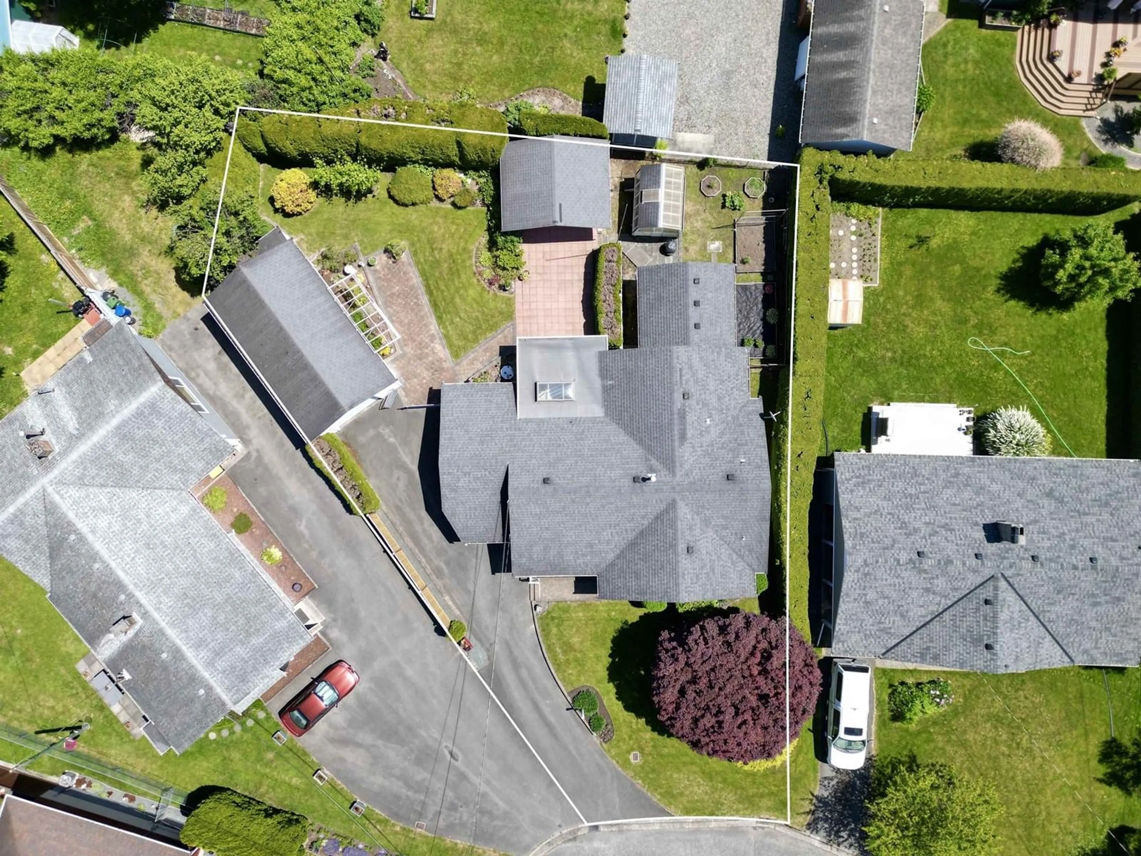A pic from outside/outdoor area/front of a property/back of a property/a pic from drone, street for 8658 COVENTRY PLACE, Chilliwack British Columbia V2P4V5