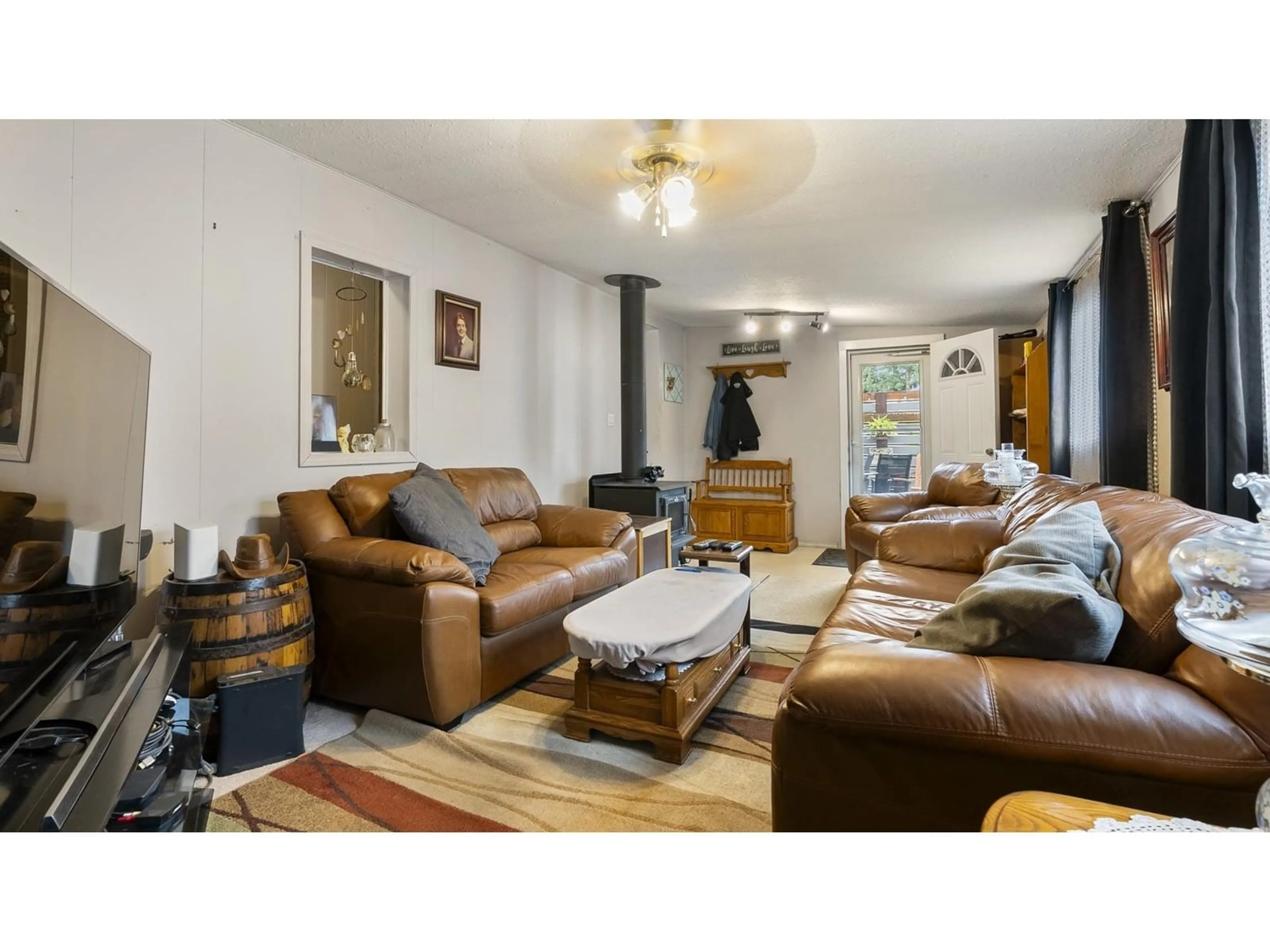 Living room with furniture, unknown for 31573 LOMBARD, Abbotsford British Columbia V2S5W6
