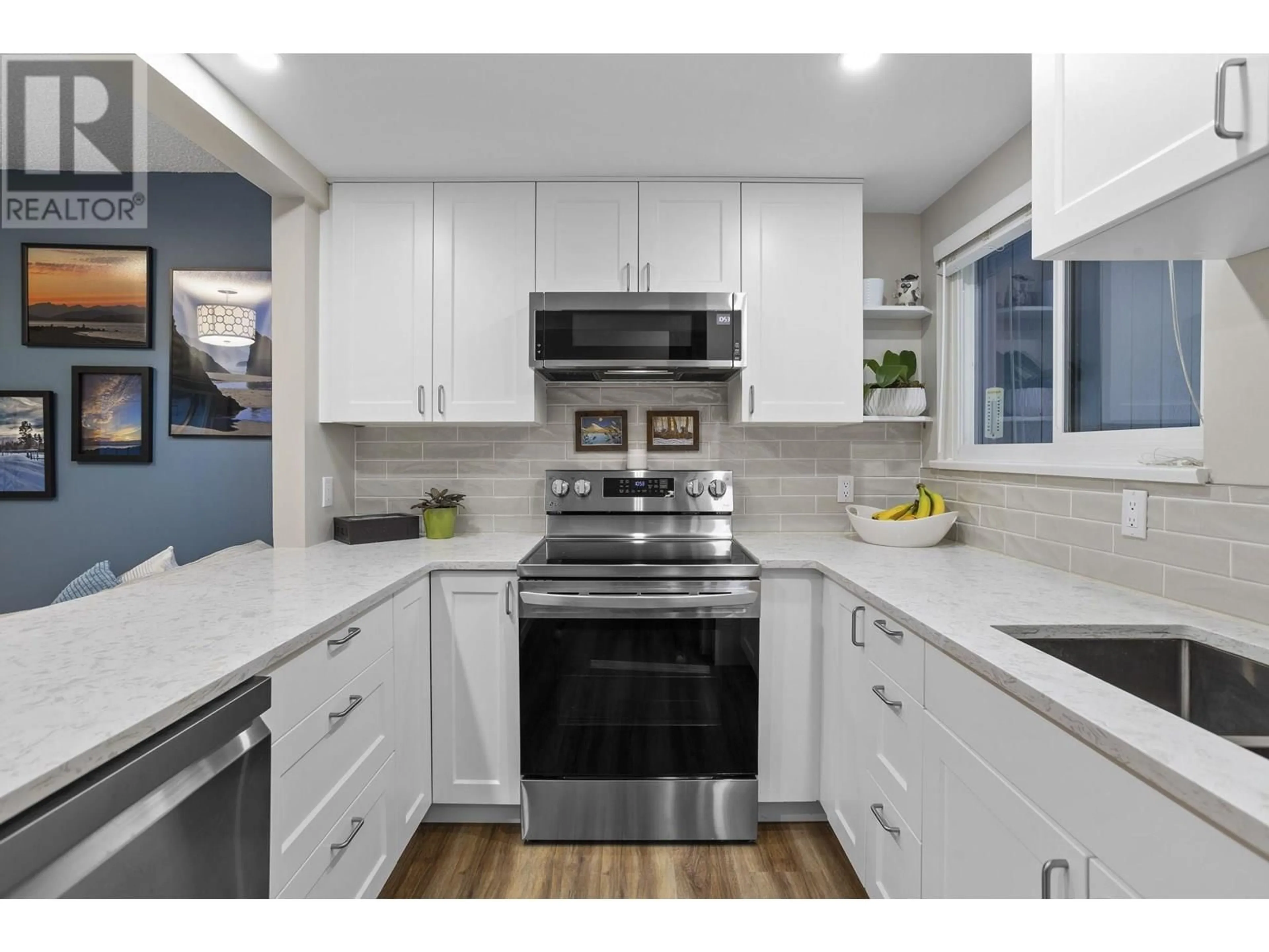 Open concept kitchen, ceramic/tile floor for 890 CUNNINGHAM LANE, Port Moody British Columbia V3H3S4