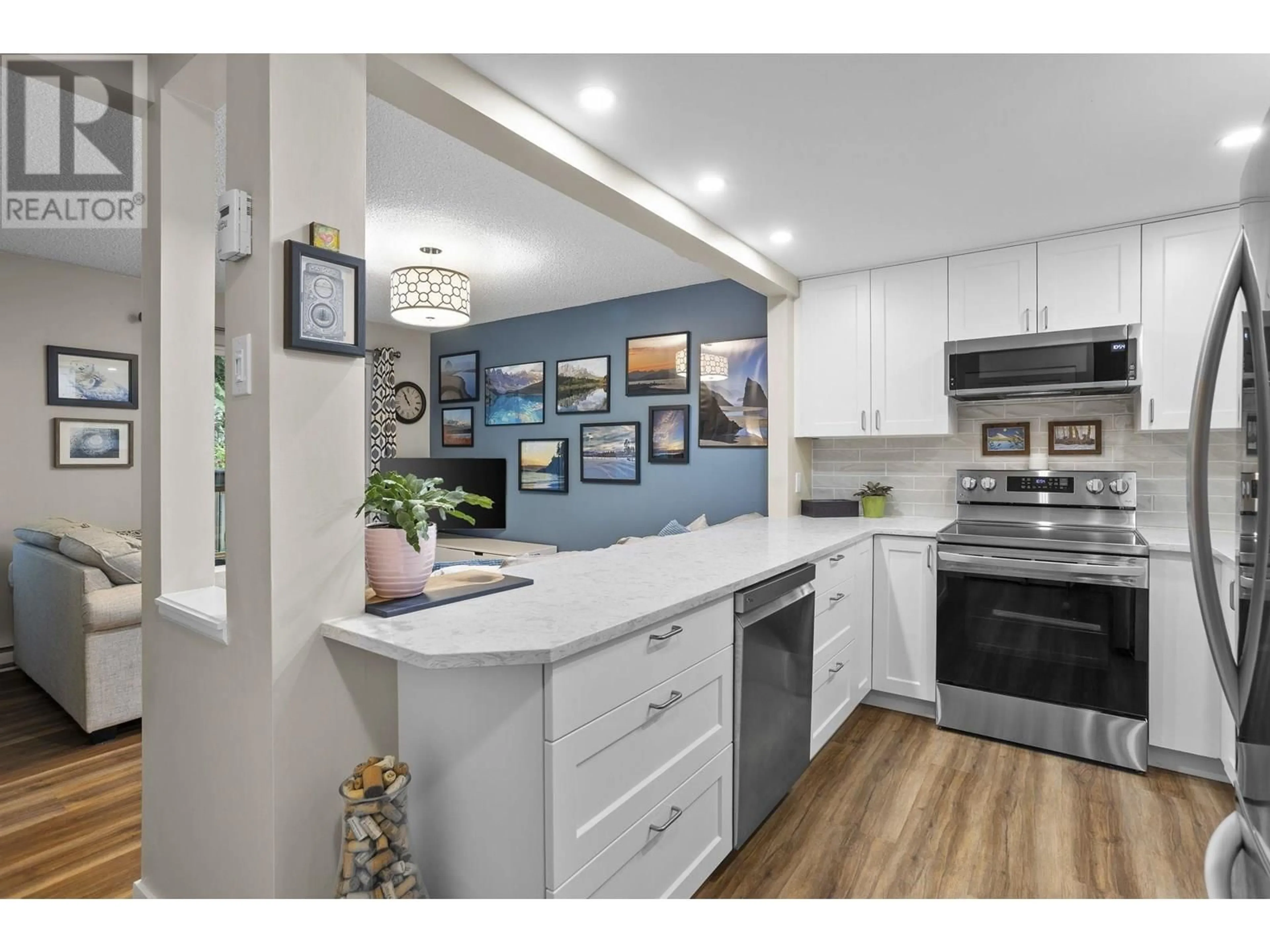 Open concept kitchen, unknown for 890 CUNNINGHAM LANE, Port Moody British Columbia V3H3S4