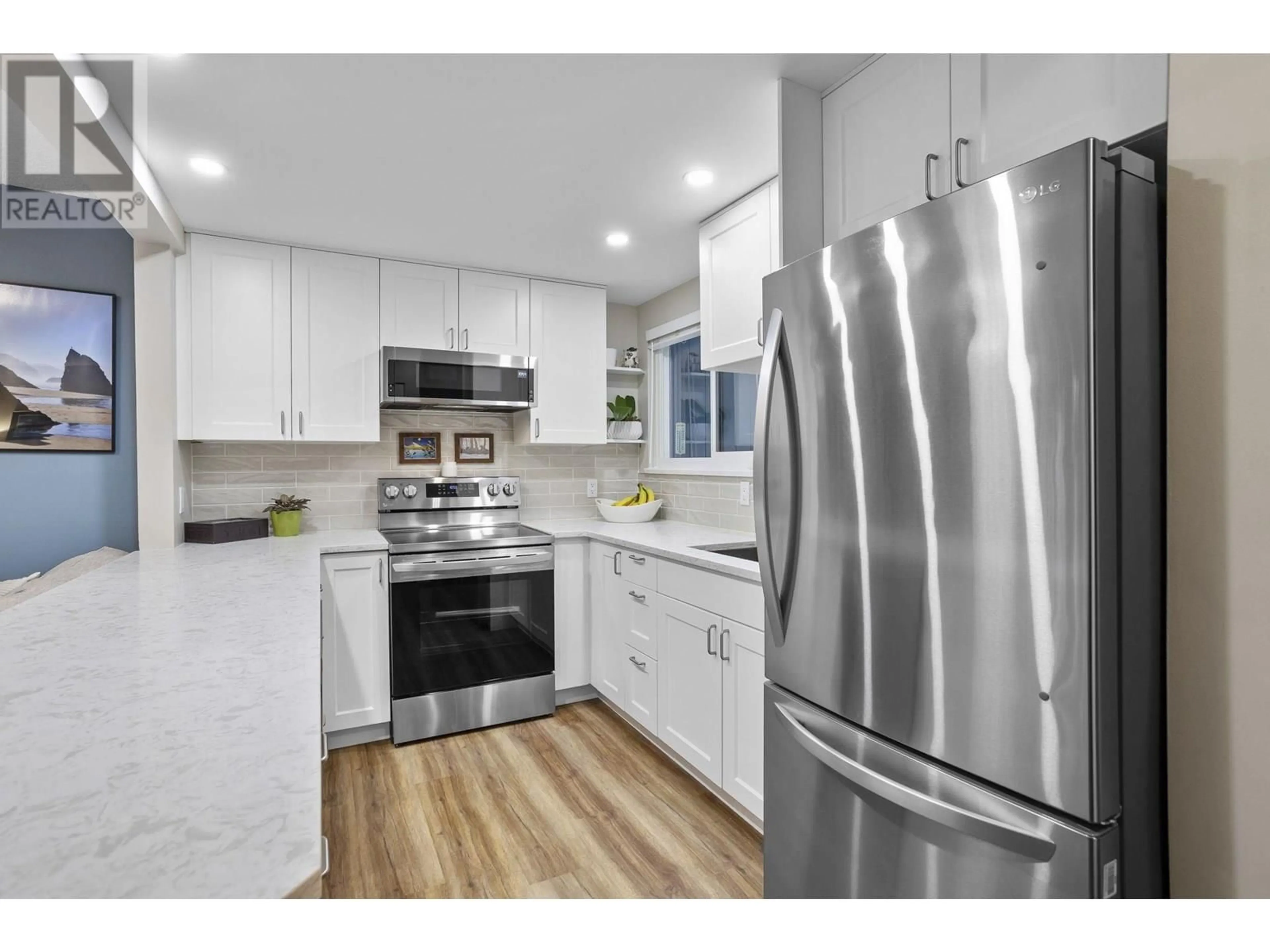 Open concept kitchen, unknown for 890 CUNNINGHAM LANE, Port Moody British Columbia V3H3S4