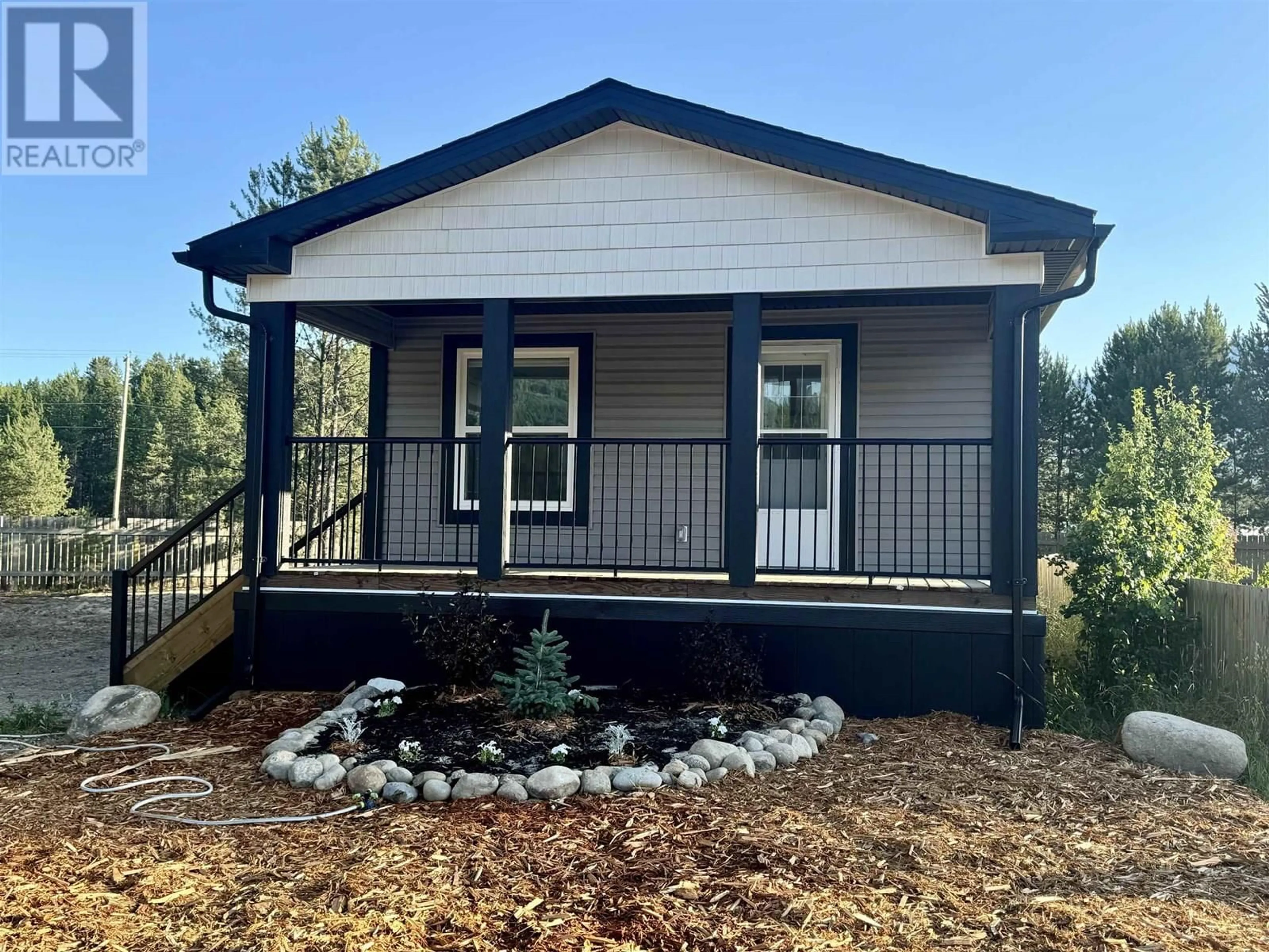 Home with vinyl exterior material, unknown for 1471 8TH PLACE, Valemount British Columbia V0E2Z0