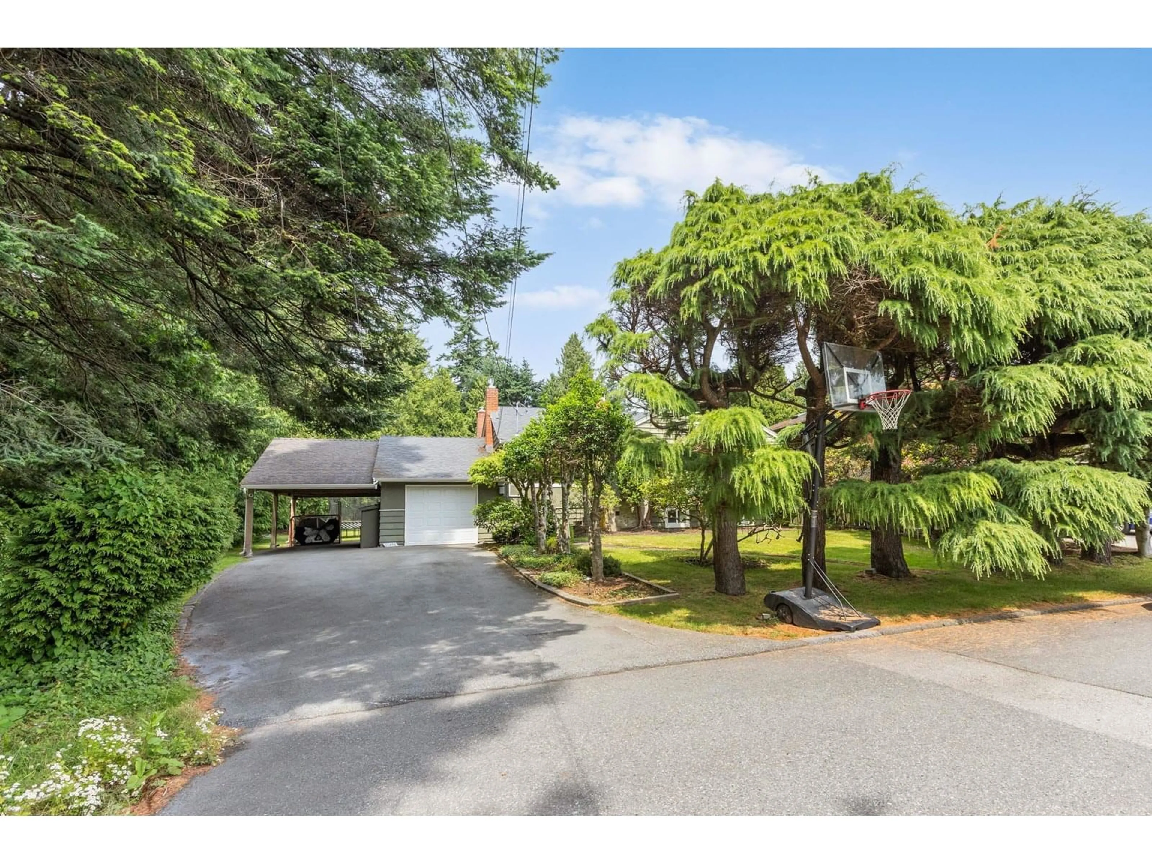 A pic from outside/outdoor area/front of a property/back of a property/a pic from drone, street for 14093 MAGDALEN, White Rock British Columbia V4B2W6