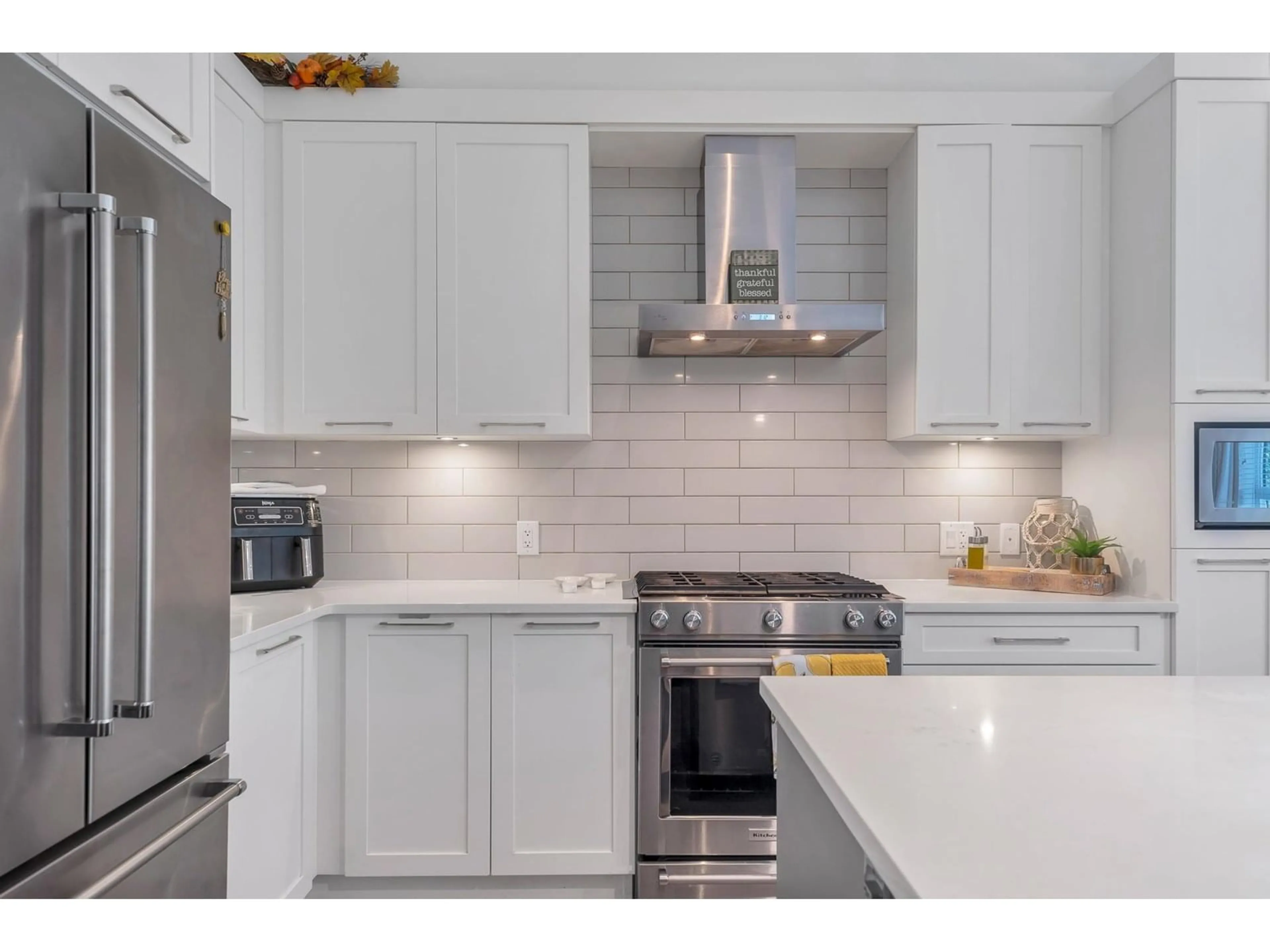 Open concept kitchen, ceramic/tile floor for 5 - 7979 152, Surrey British Columbia V3S7S7