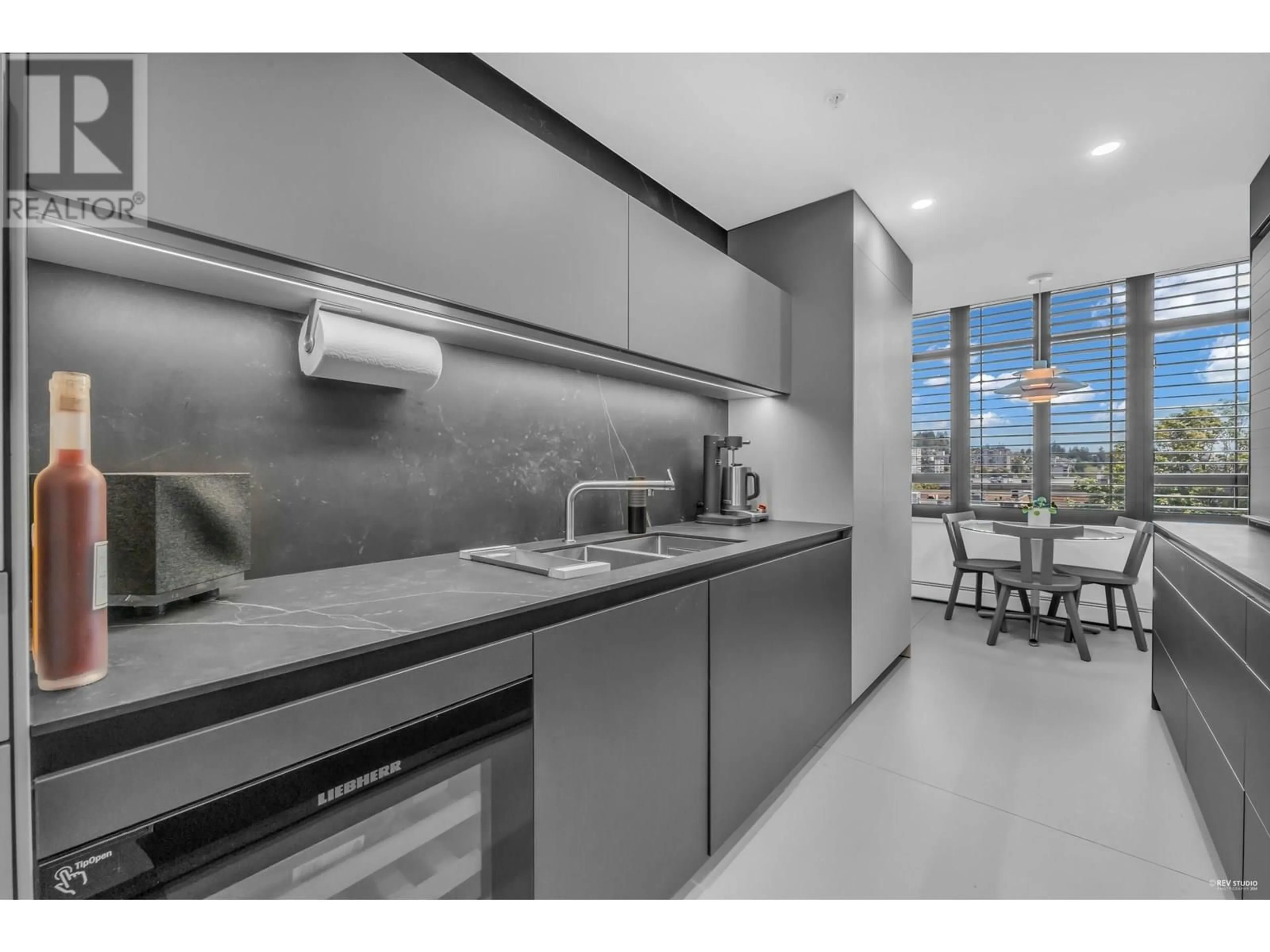Standard kitchen, unknown for 305 - 1896 MARINE DRIVE, West Vancouver British Columbia V7V1J6