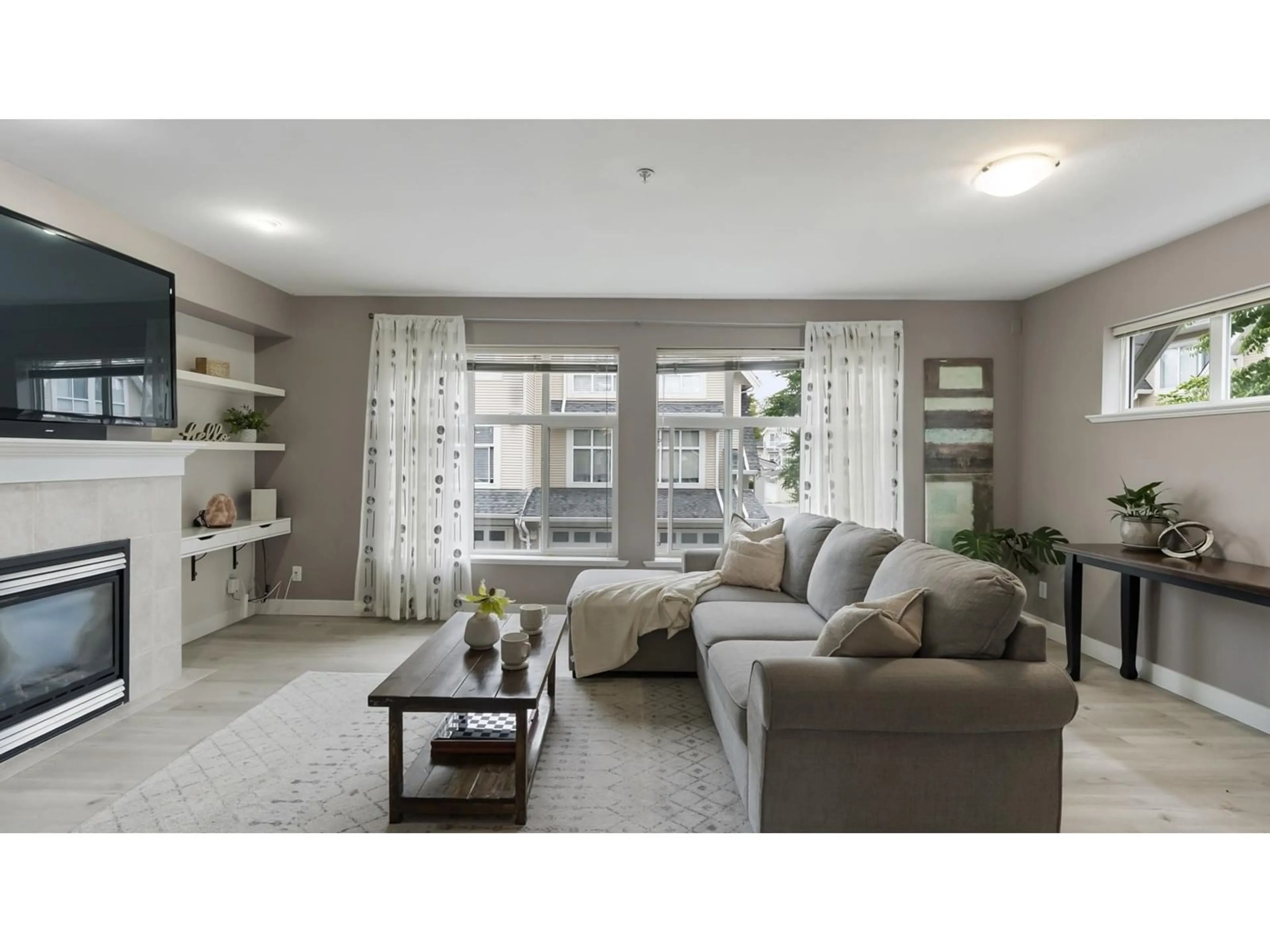 Living room with furniture, unknown for 31 - 6450 199, Langley British Columbia V2Y2X1