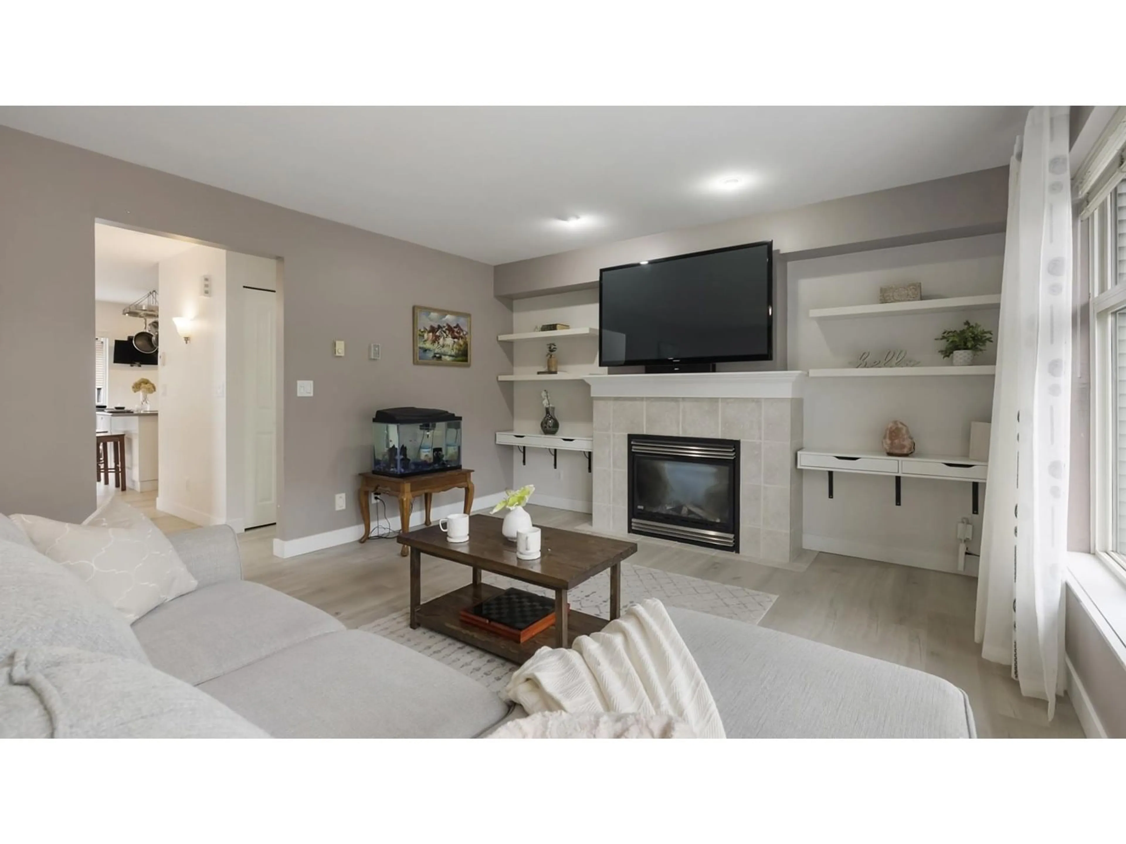 Living room with furniture, unknown for 31 - 6450 199, Langley British Columbia V2Y2X1