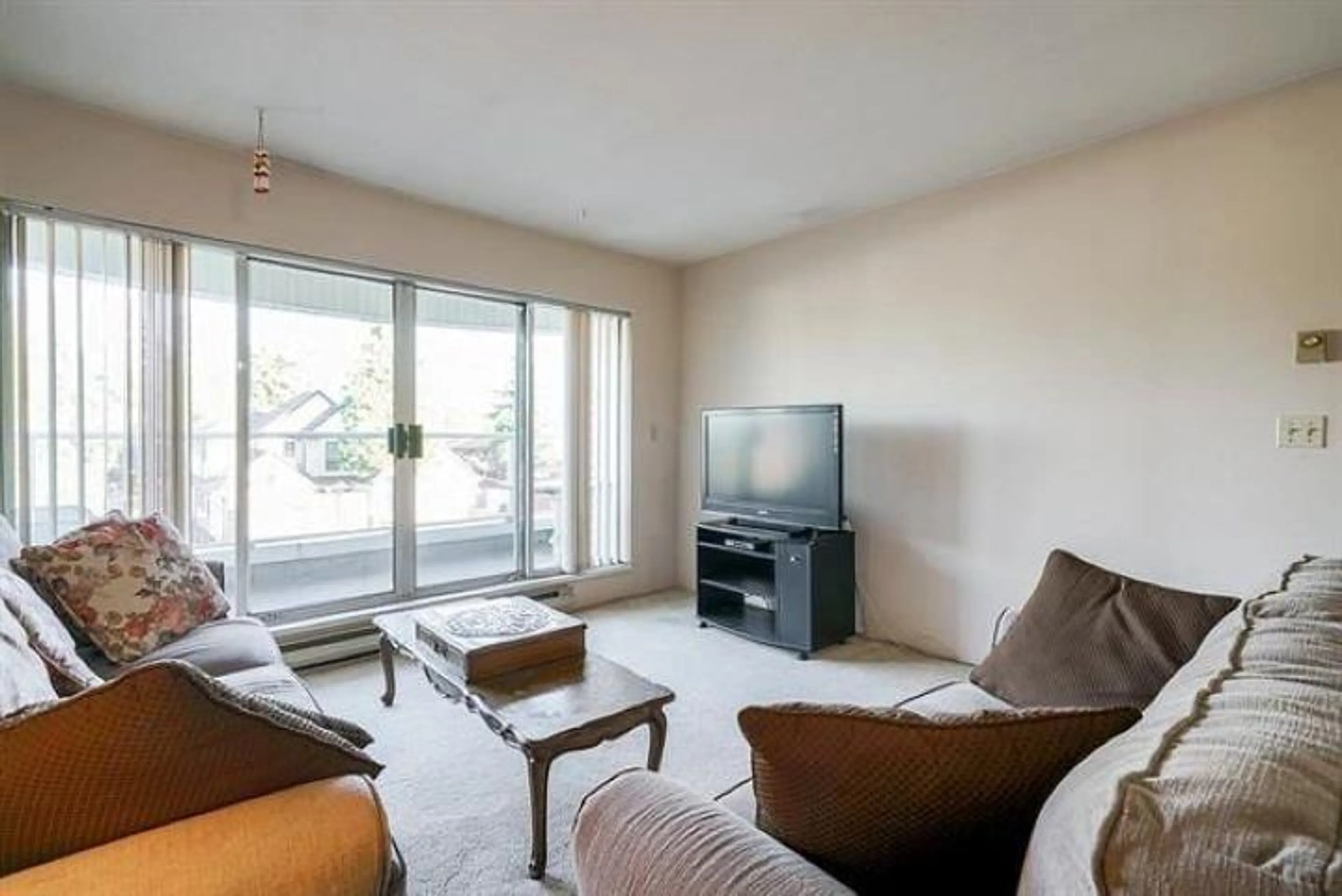Living room with furniture, unknown for 303 - 13771 72A, Surrey British Columbia V3W9C6