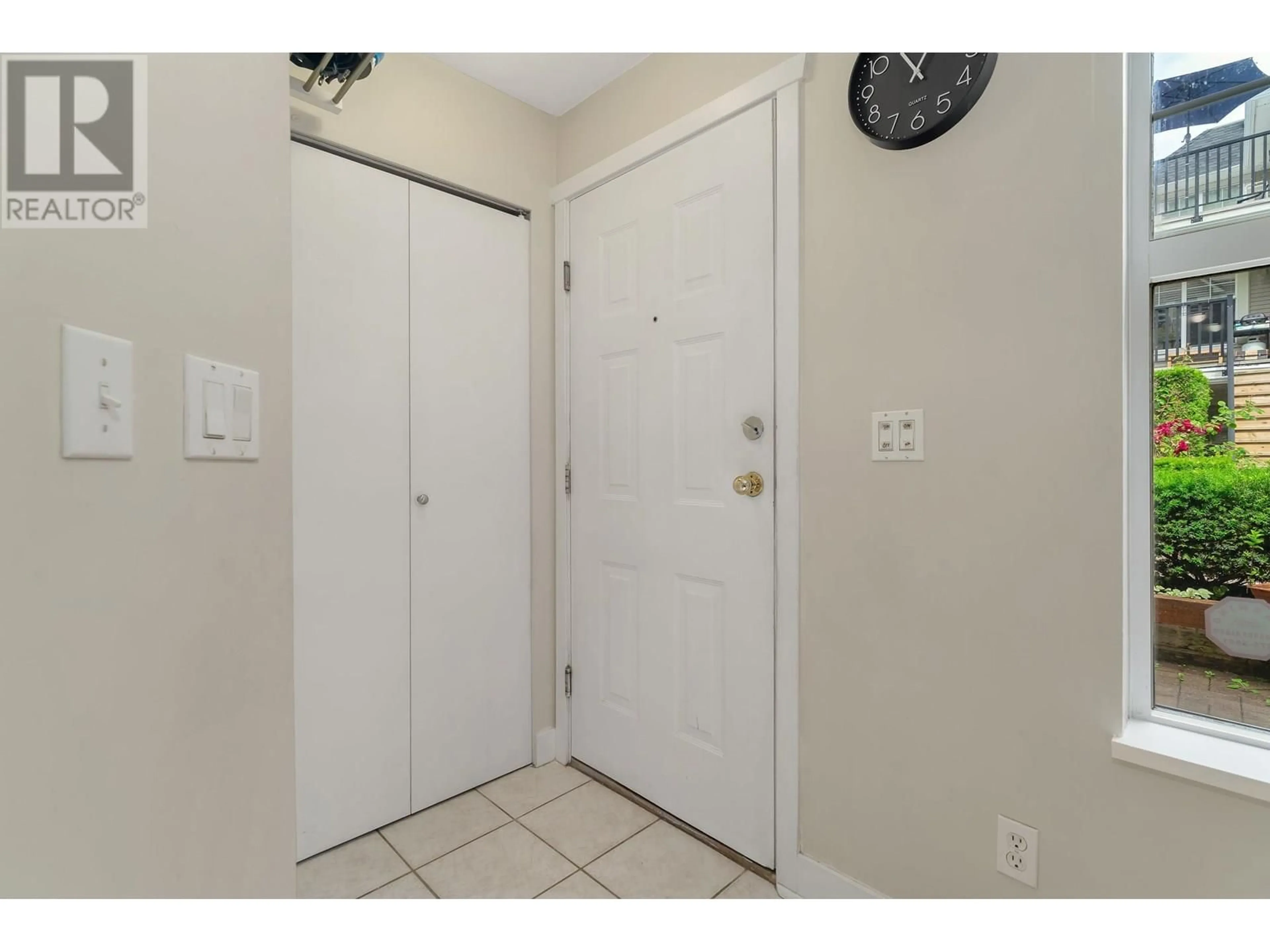 Indoor entryway for 16 - 7071 EDMONDS STREET, Burnaby British Columbia V3N1A3