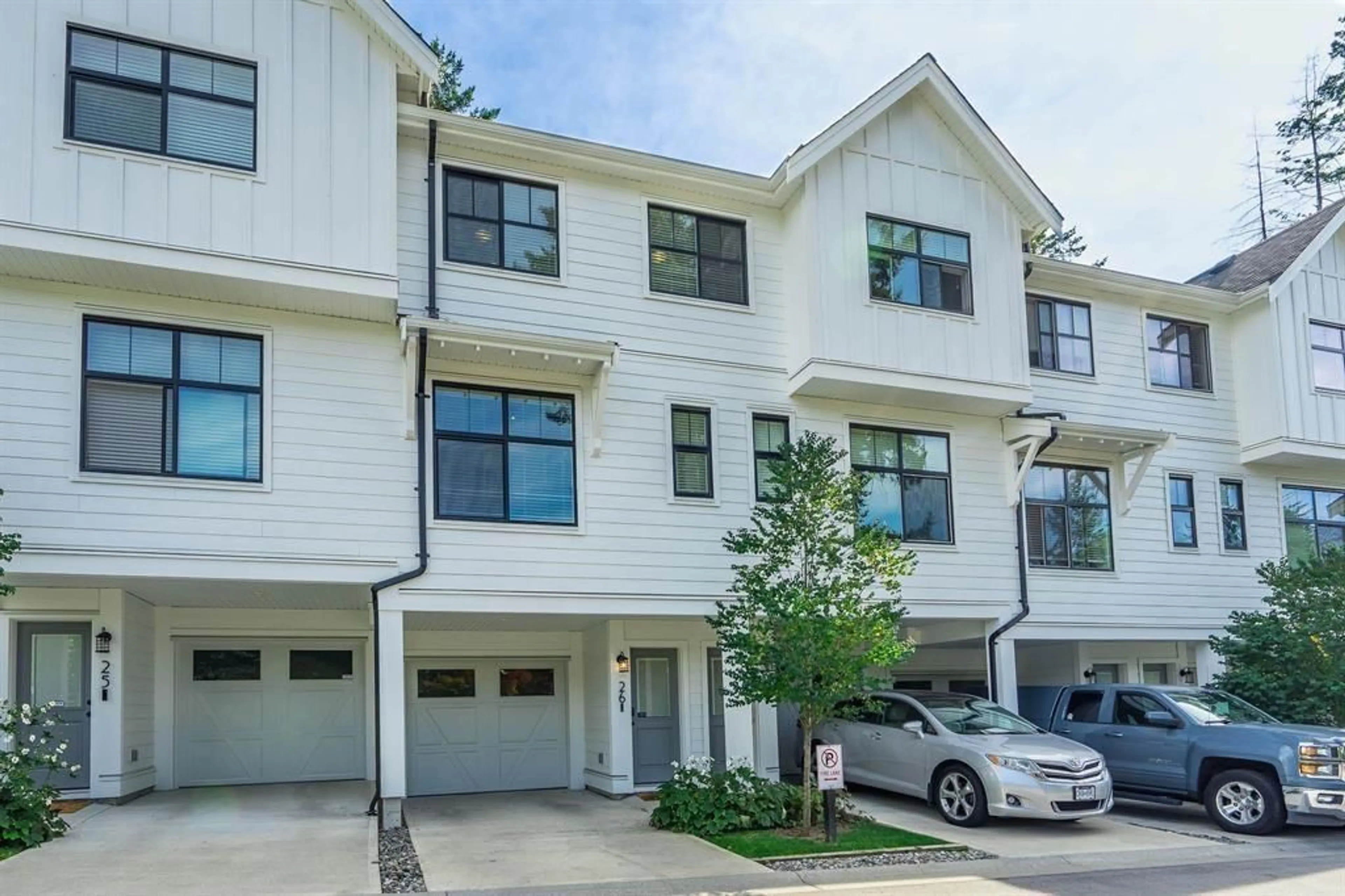 Home with vinyl exterior material, street for 26 - 3339 148, Surrey British Columbia V4P0G6