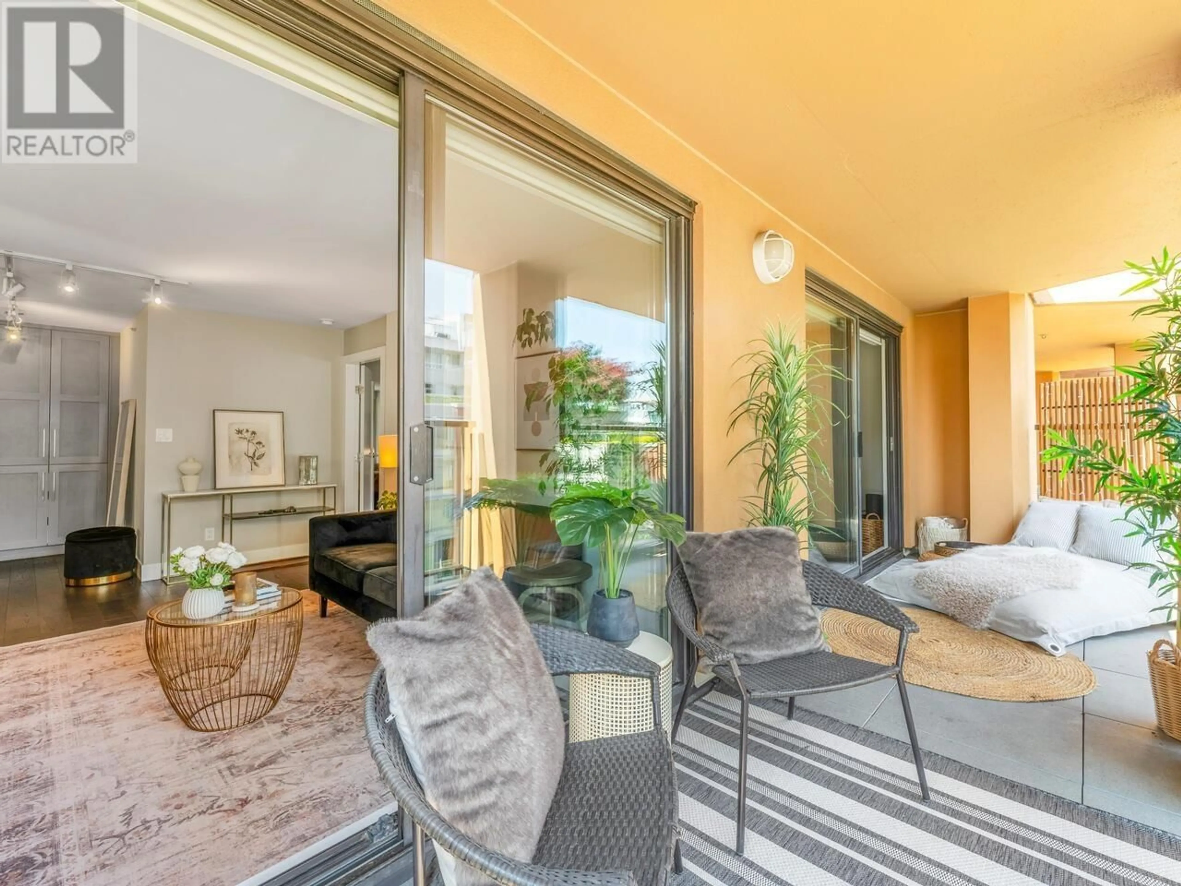 Living room with furniture, unknown for 507 - 488 HELMCKEN STREET, Vancouver British Columbia V6B6E4