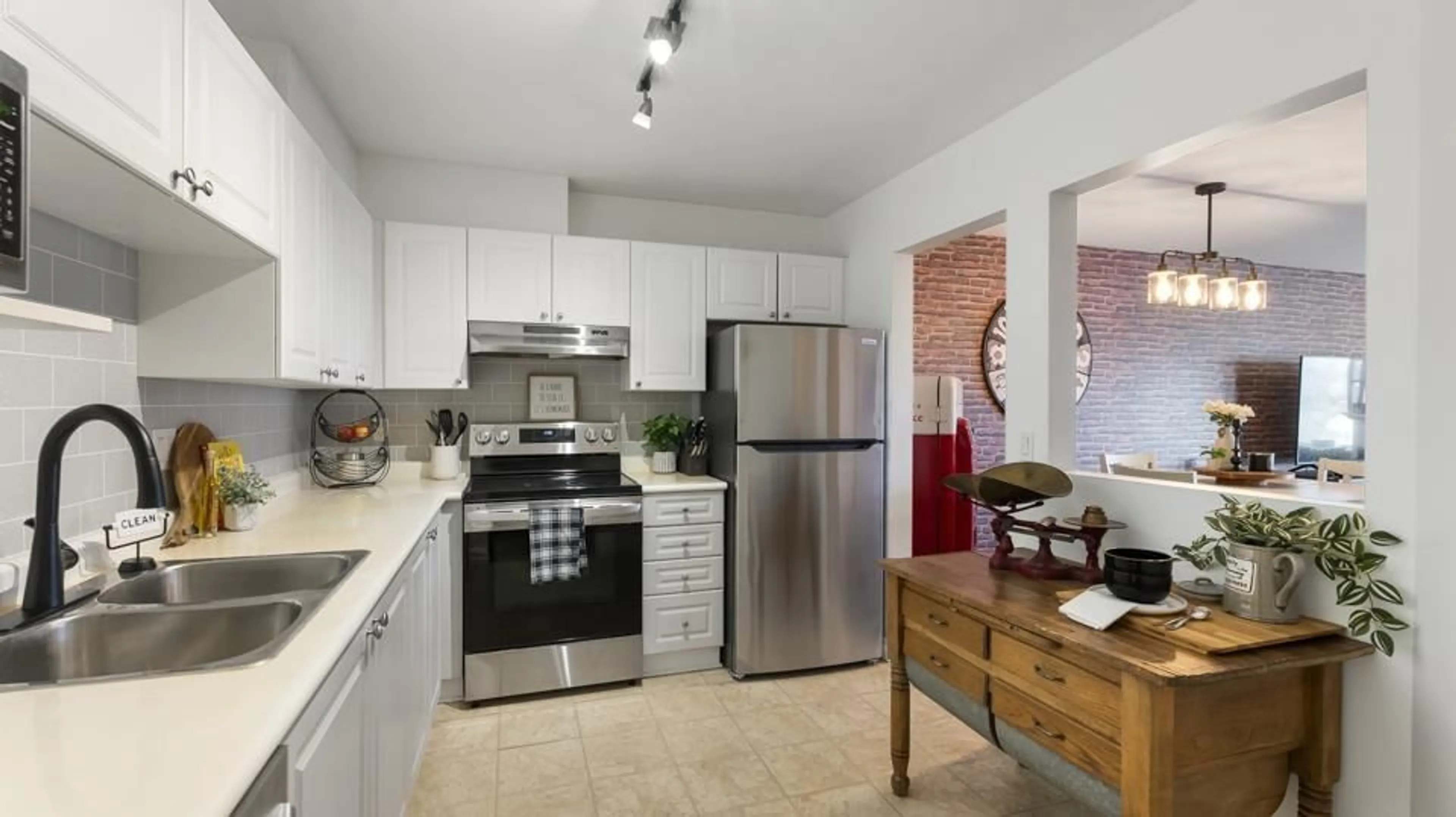 Standard kitchen, ceramic/tile floor for 407 - 5759 GLOVER, Langley British Columbia V3A8M8
