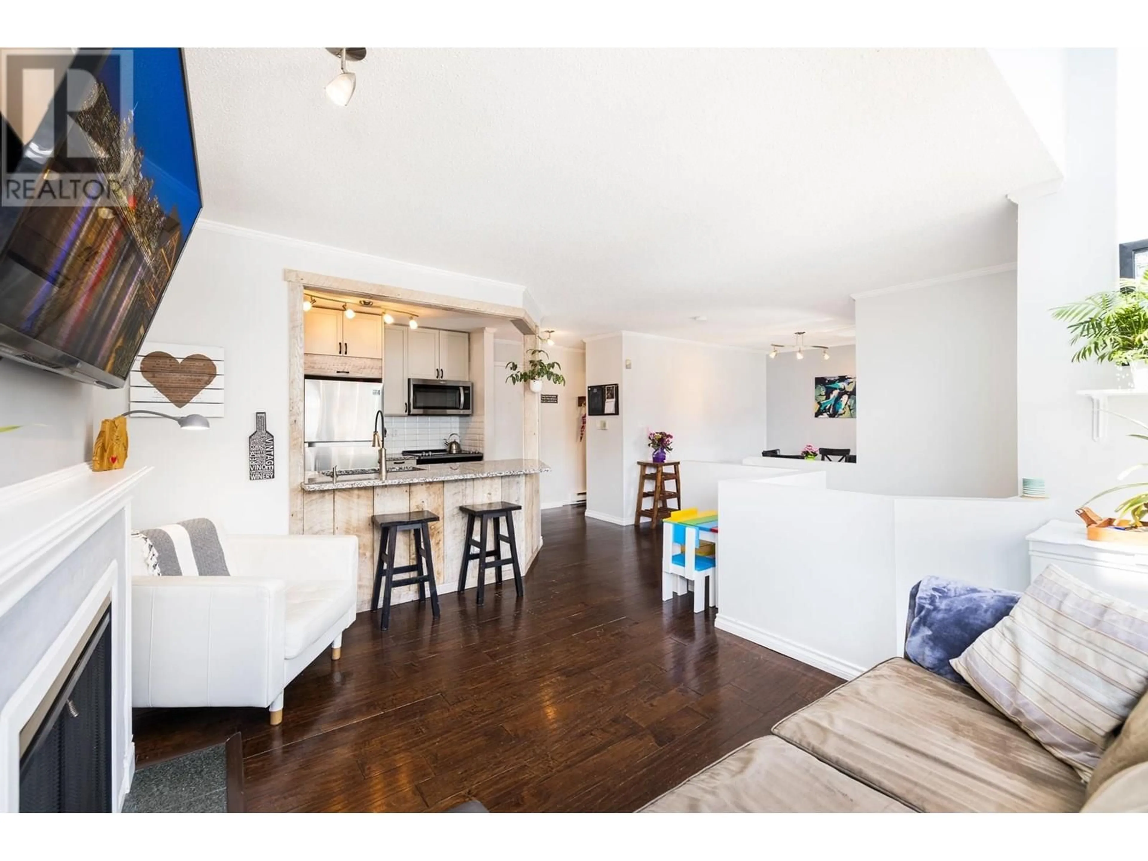 Open concept kitchen, wood/laminate floor for 309 - 3721 DELBROOK AVENUE, North Vancouver British Columbia V7N3Z4