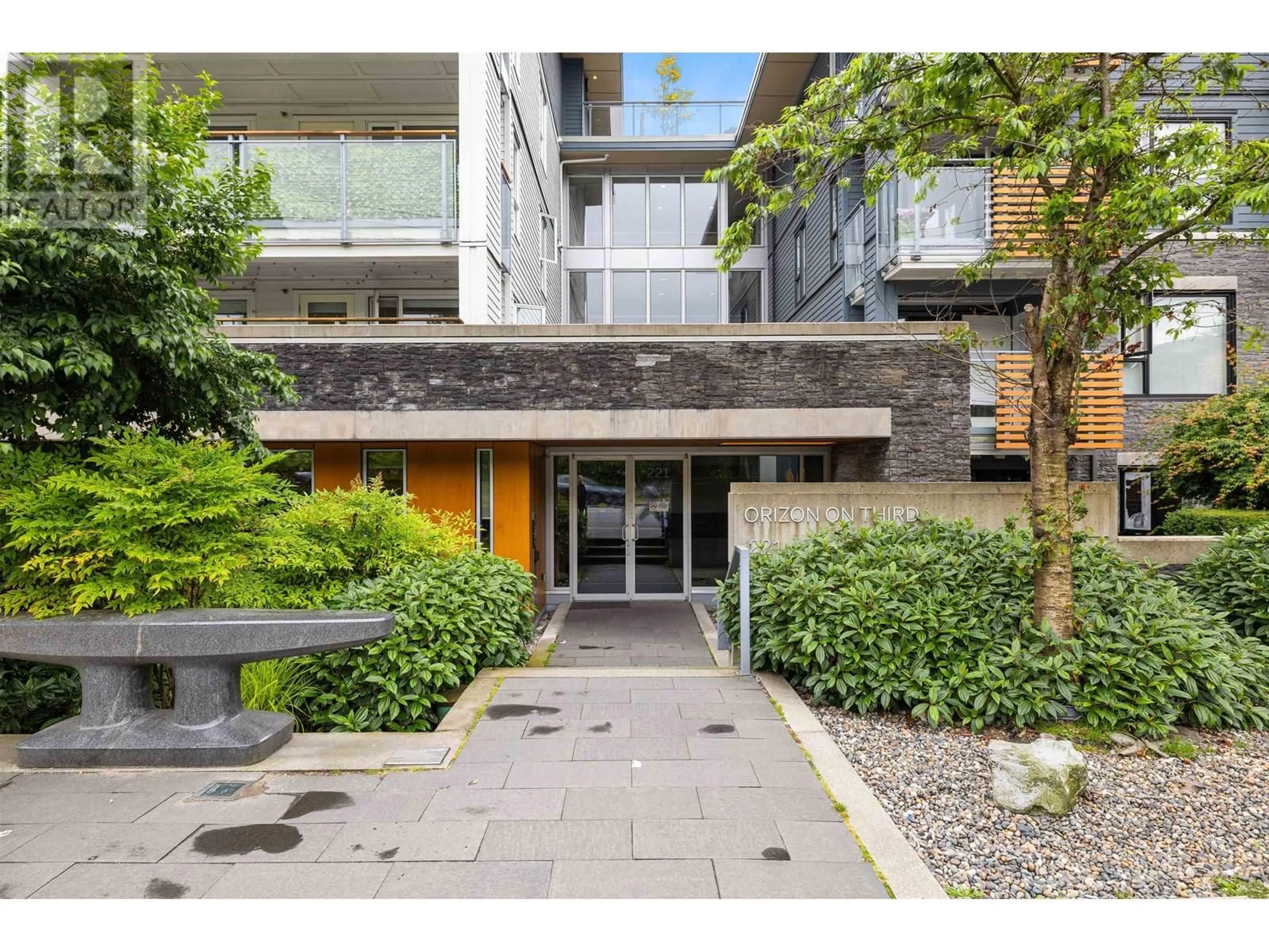 Indoor foyer for 318 - 221 3RD STREET, North Vancouver British Columbia V7L0C1