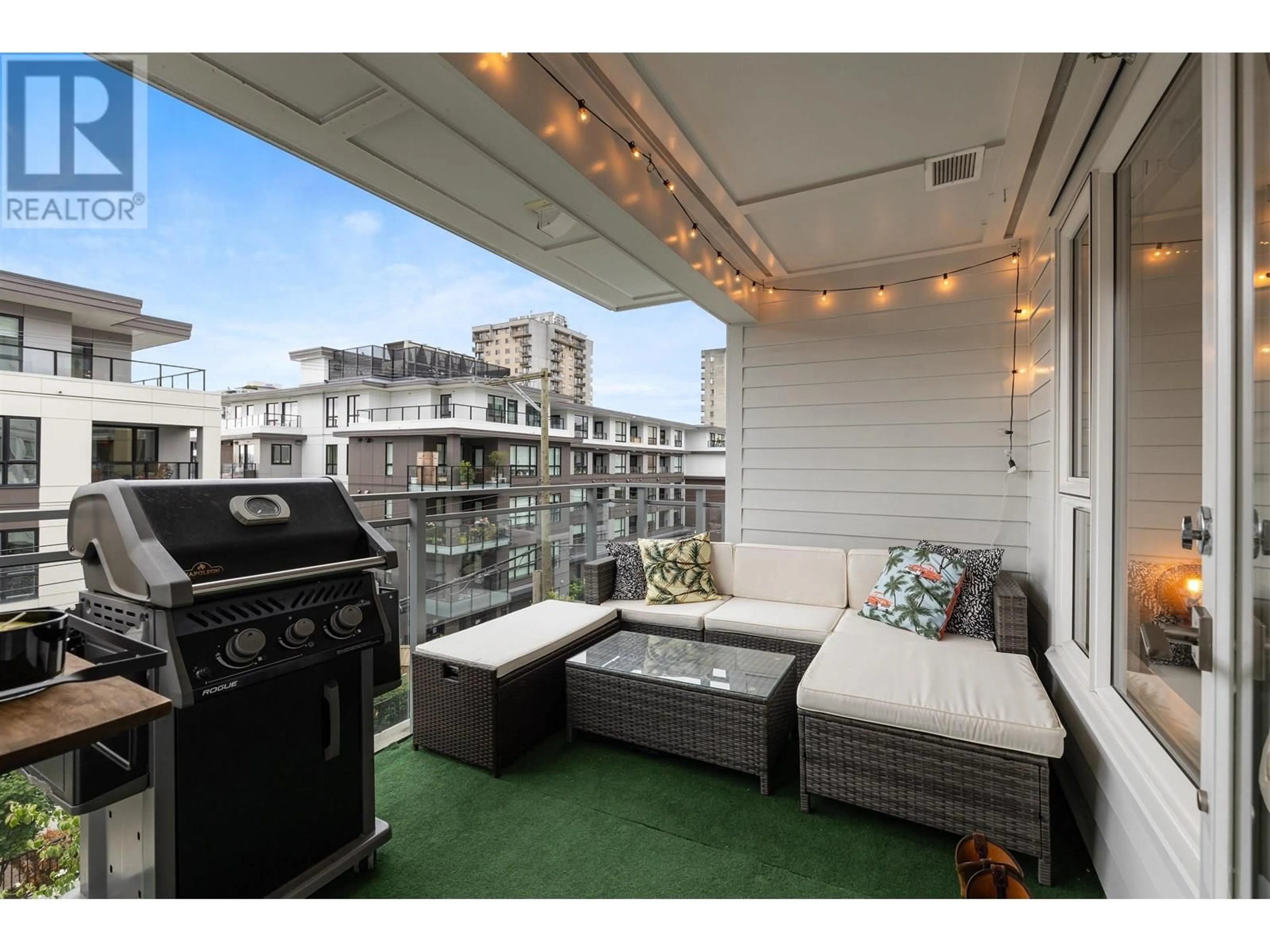 Patio, unknown for 318 - 221 3RD STREET, North Vancouver British Columbia V7L0C1