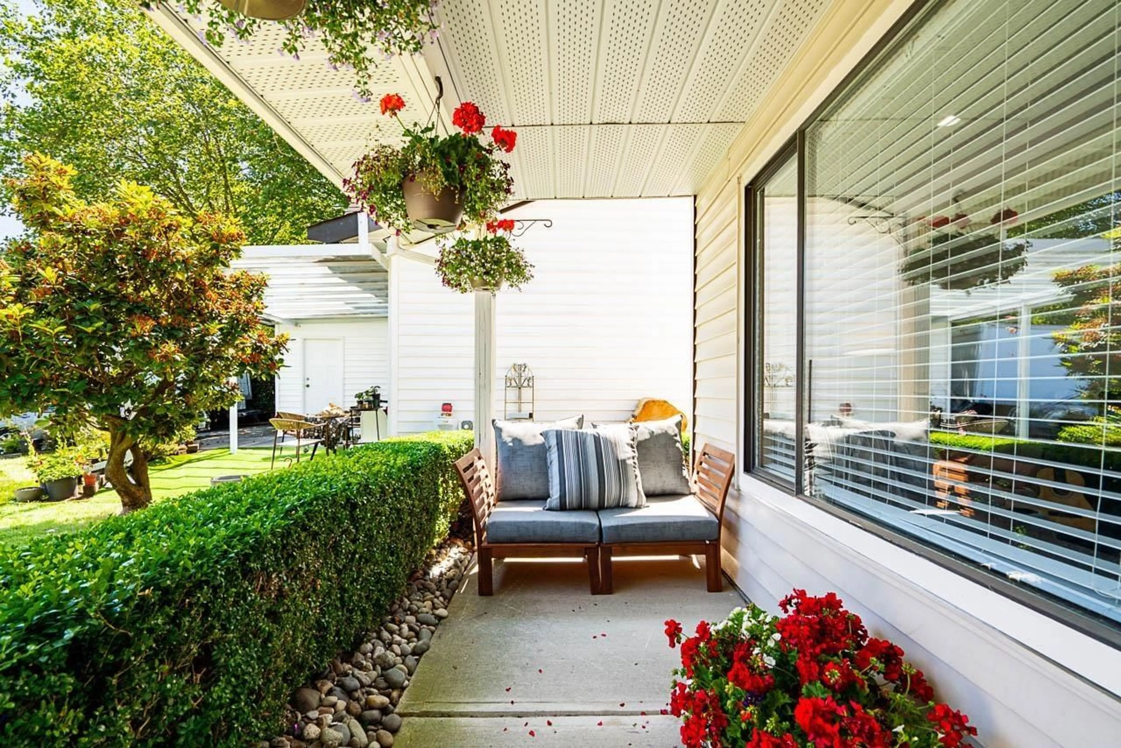 Patio, street for 6669 129, Surrey British Columbia V3W8Y1