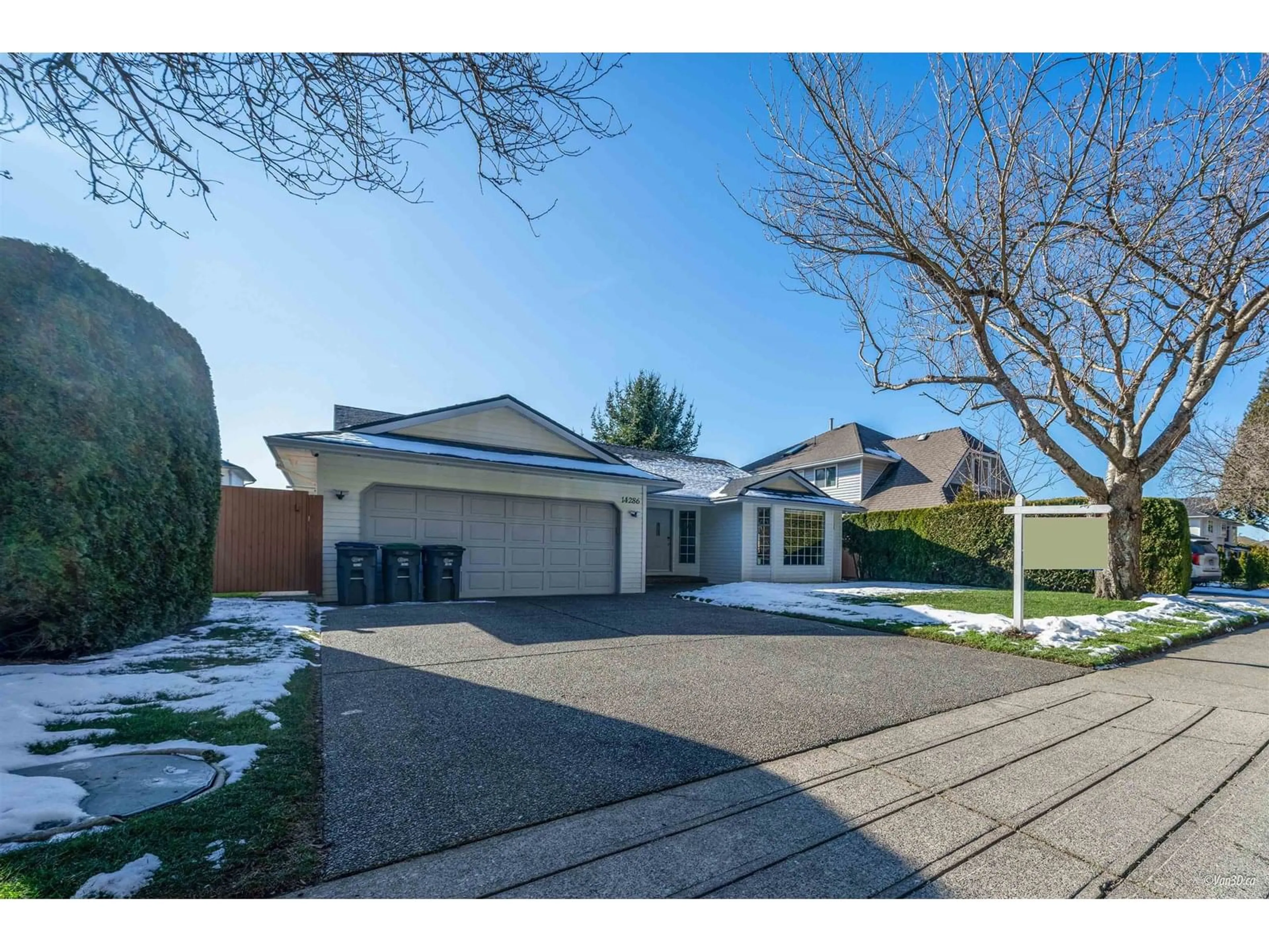 A pic from outside/outdoor area/front of a property/back of a property/a pic from drone, street for 14286 20, Surrey British Columbia V4A8P9