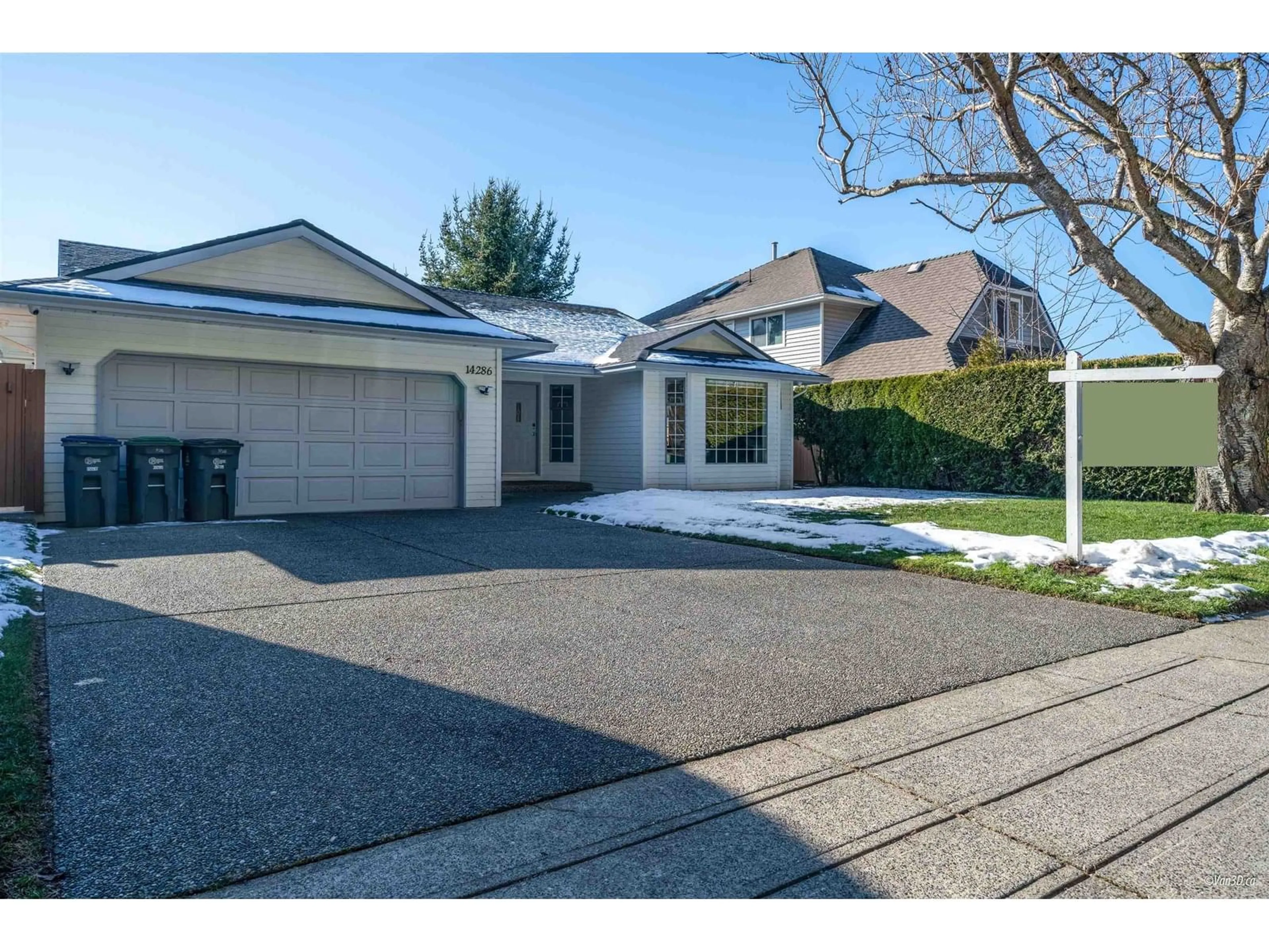 A pic from outside/outdoor area/front of a property/back of a property/a pic from drone, street for 14286 20, Surrey British Columbia V4A8P9