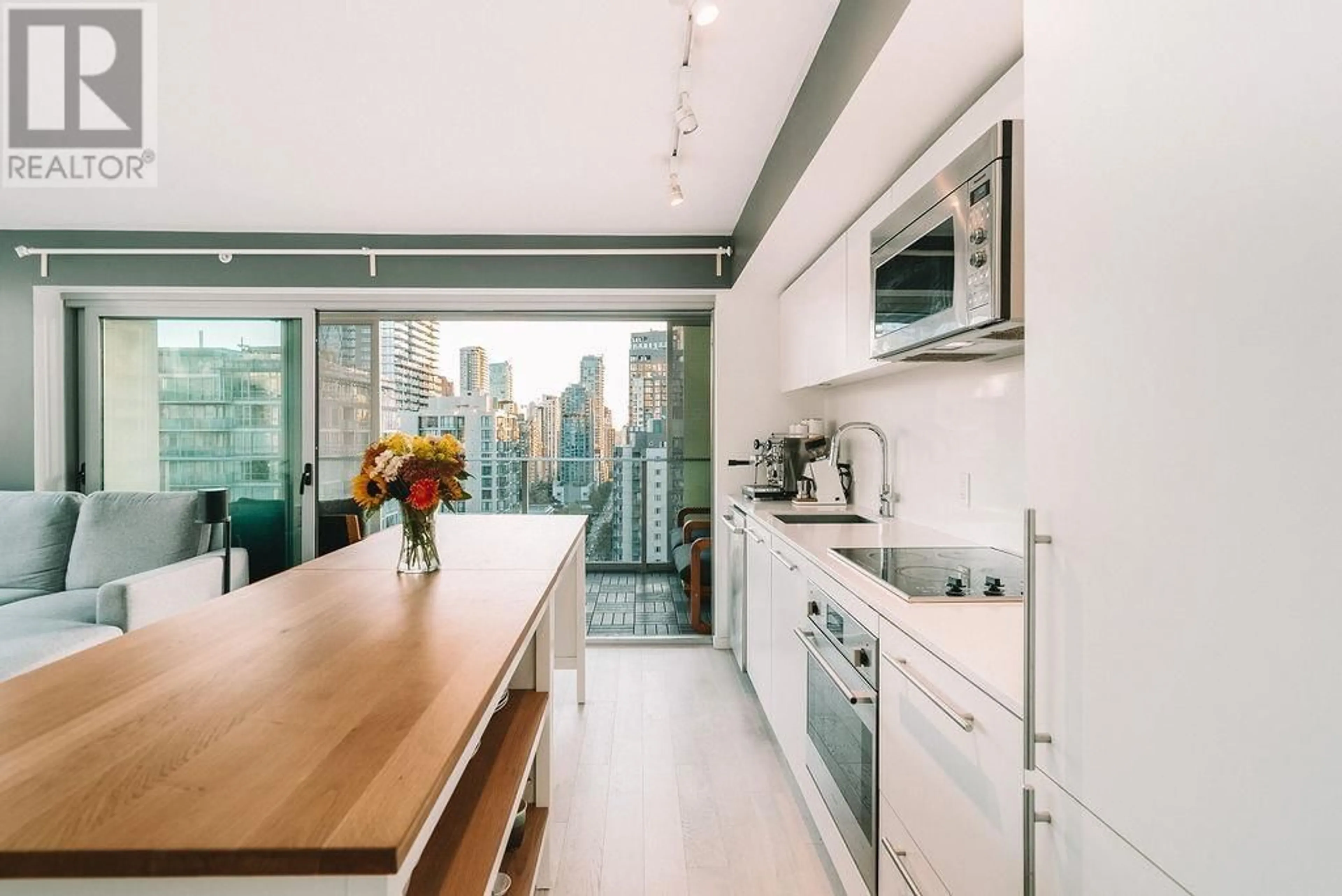 Contemporary kitchen, wood/laminate floor for 1903 - 999 SEYMOUR STREET, Vancouver British Columbia V6B0M5