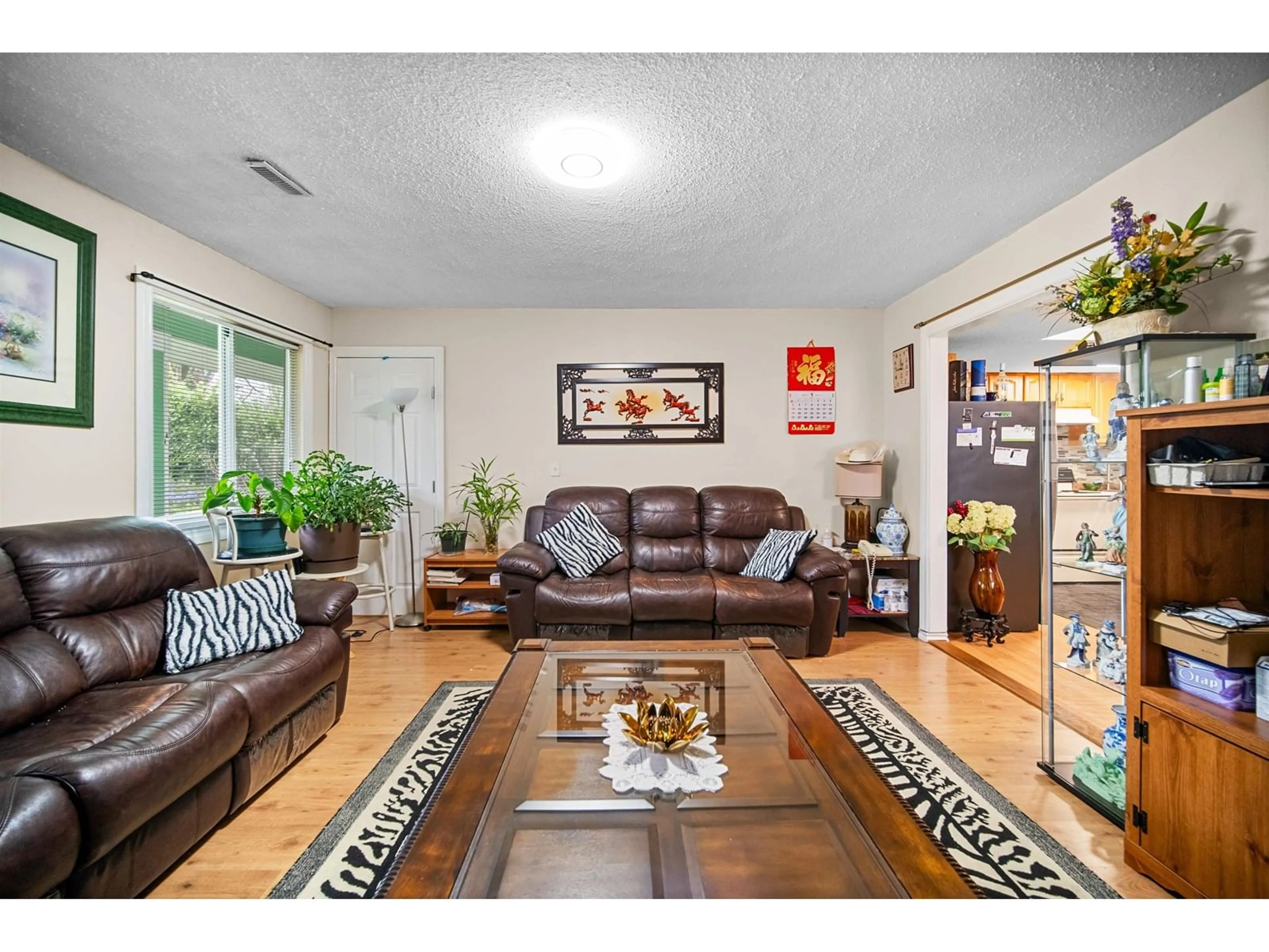 Living room with furniture, unknown for 9364 152ND STREET, Surrey British Columbia V3R4G2