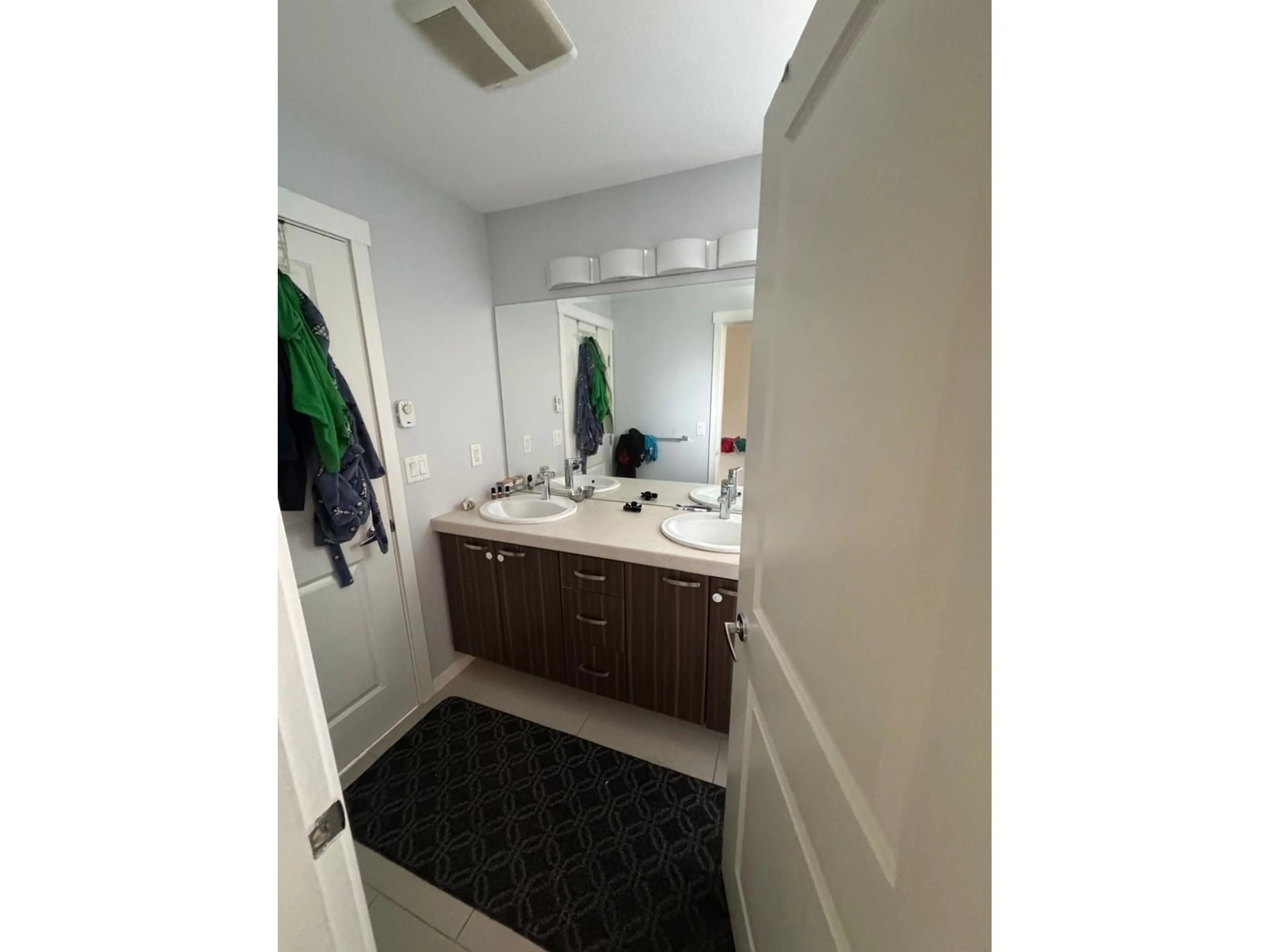 A pic of a room for 163 - 14833 61ST, Surrey British Columbia V3S6T6
