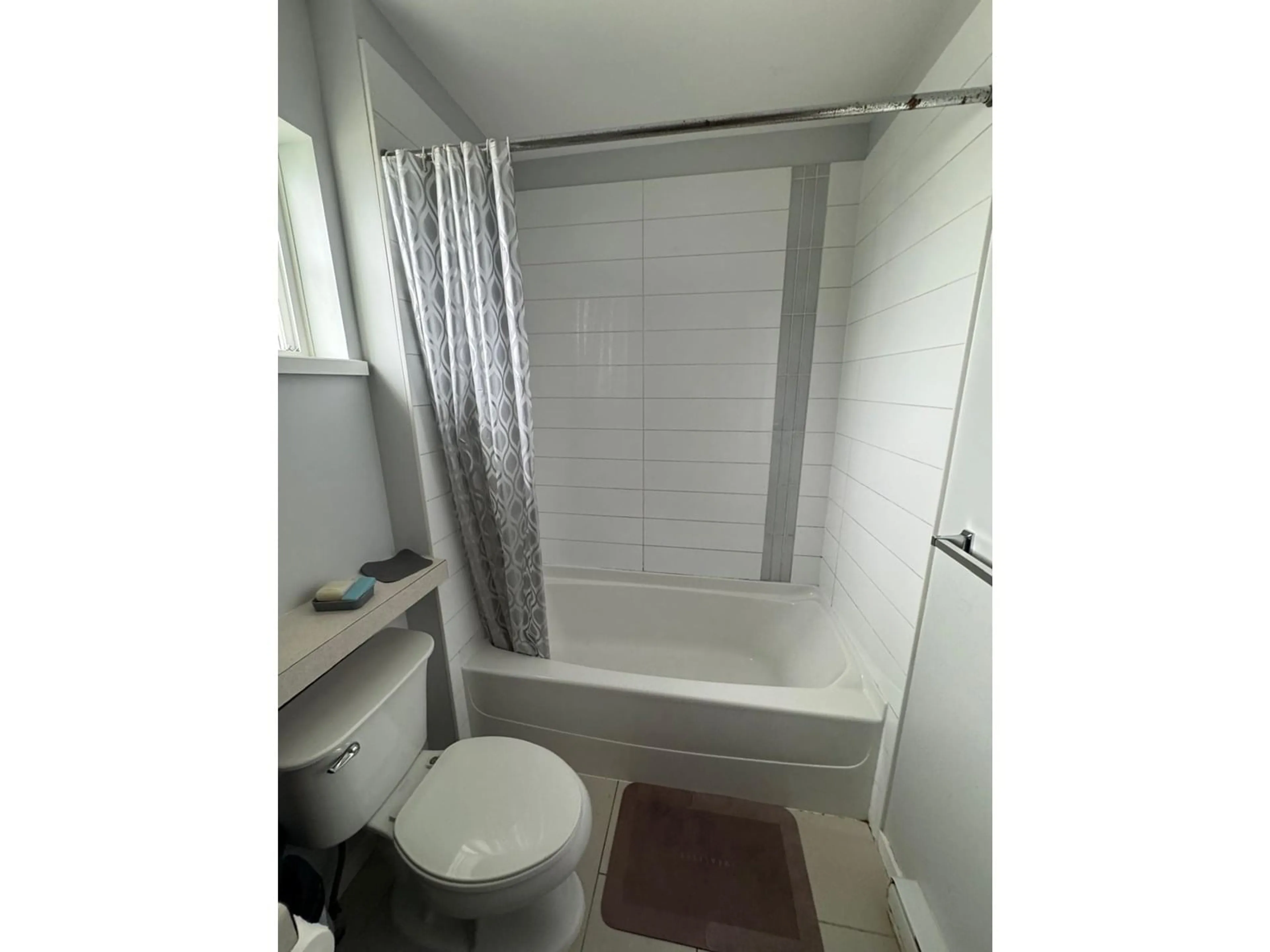 Standard bathroom, unknown for 163 - 14833 61ST, Surrey British Columbia V3S6T6