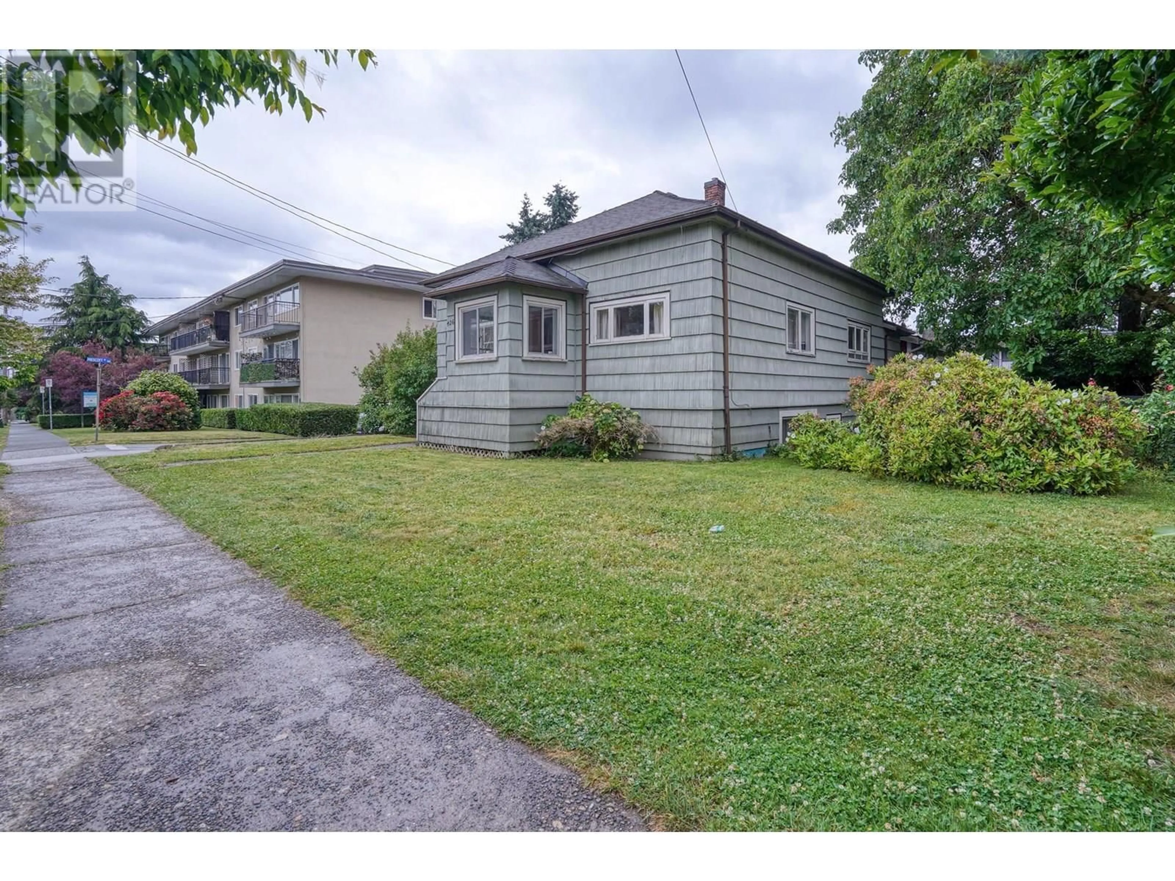 Unknown for 426 SEVENTH STREET, New Westminster British Columbia V3M3L3