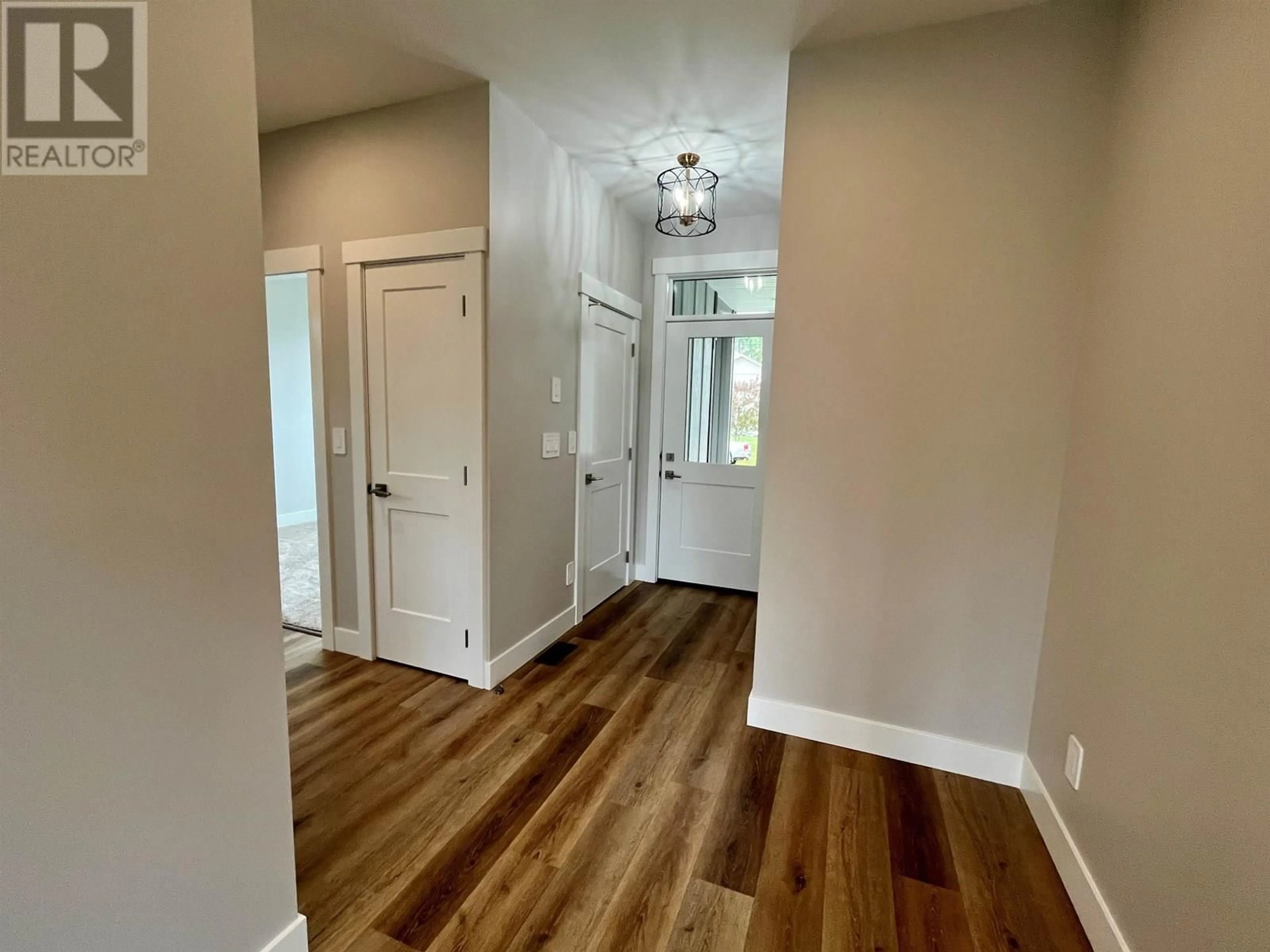 Indoor entryway for 1661 TELEGRAPH STREET, Telkwa British Columbia V0J2X0