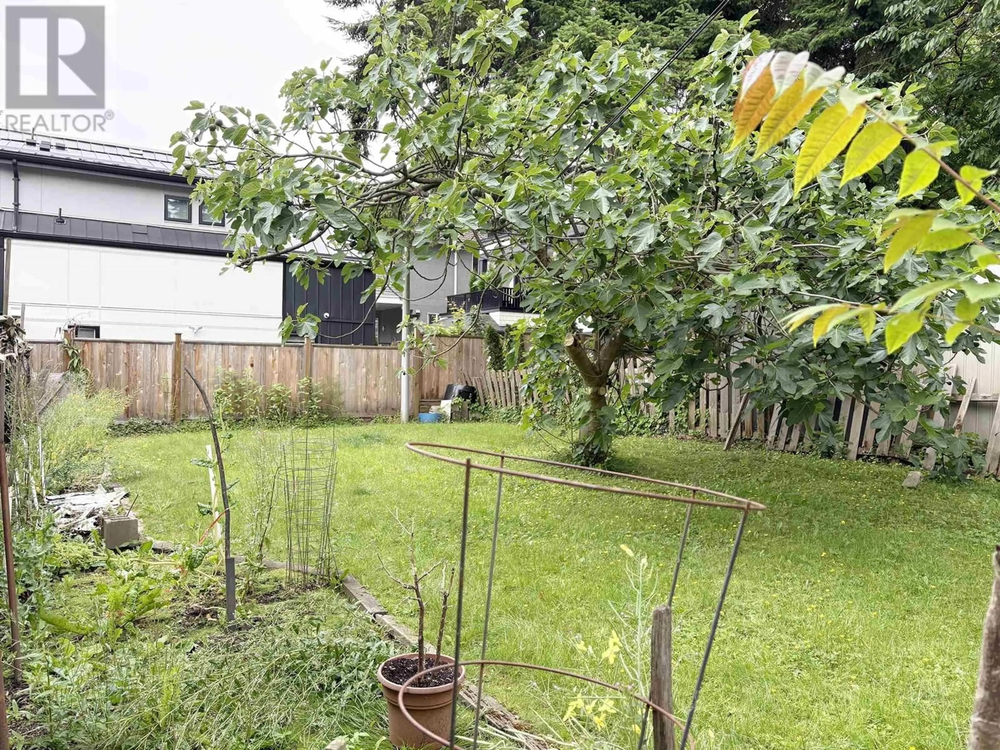 A pic from outside/outdoor area/front of a property/back of a property/a pic from drone, forest/trees view for 3034 GLEN DRIVE, Vancouver British Columbia V5T4C1